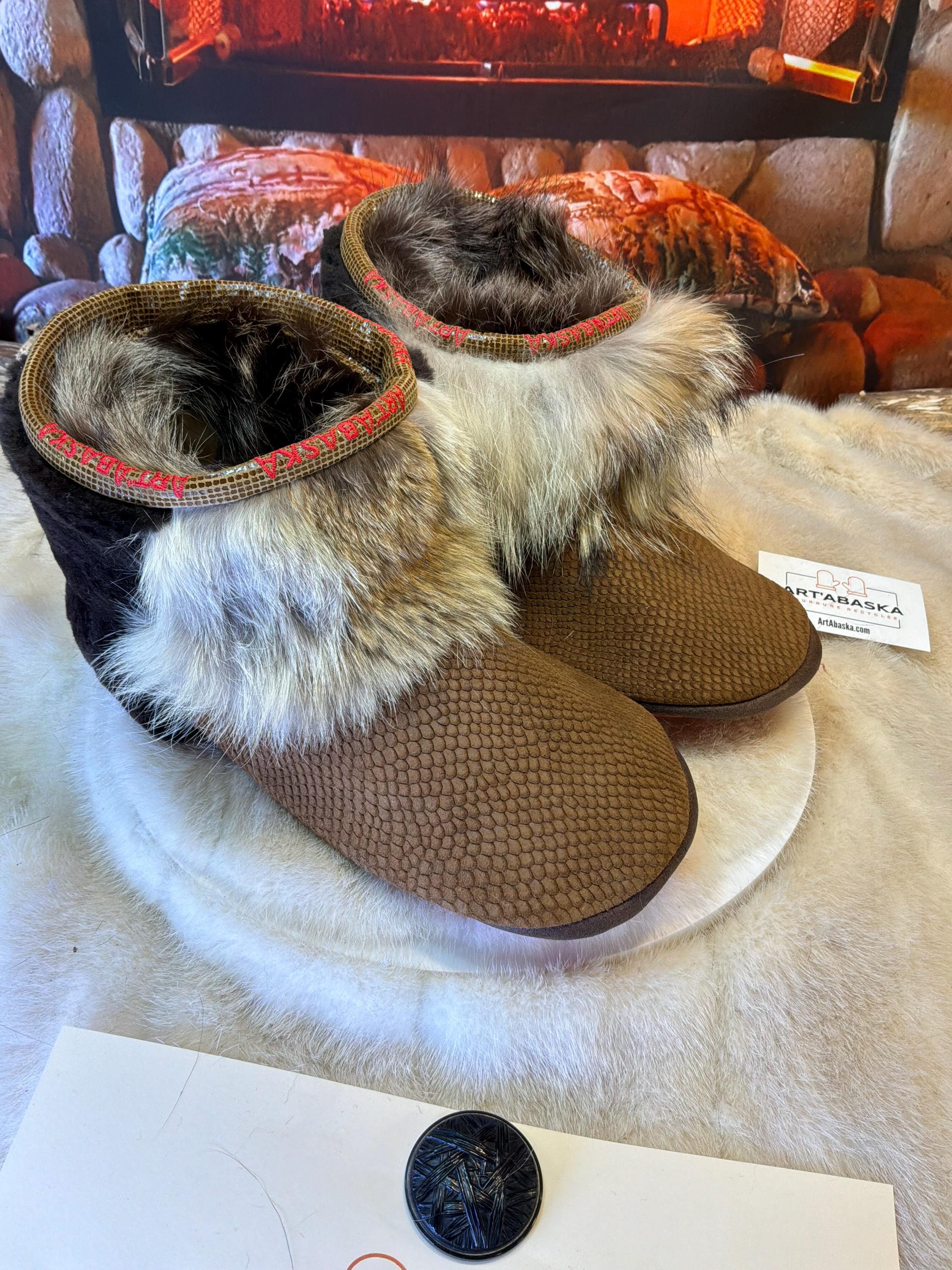 Mocassins d’intérieur homme Yolande pointure 11 cuir italien serpent brun coyote recyclé mouton café fait à la main Québec