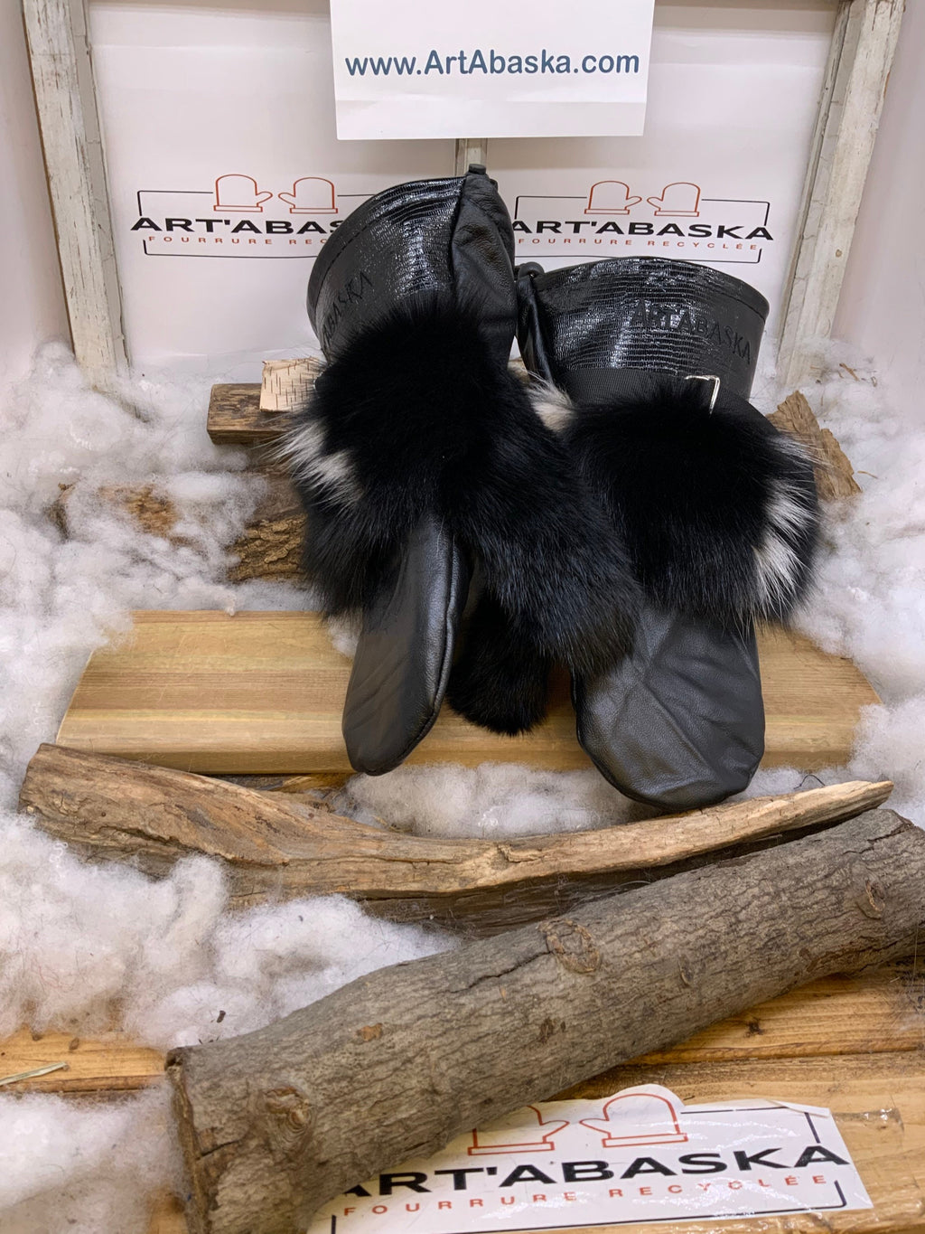 Mitaines Irène Large édition cuir noir embossé renard patchwork lapin recyclés fait main Québec pièce unique chaude et élégante