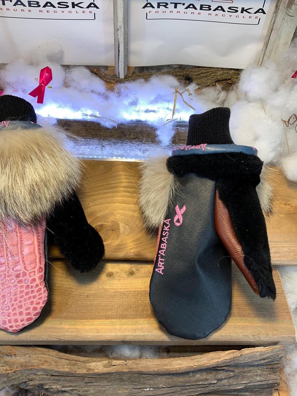 Mitaines de ville Alma faites à la main au Québec en fourrure recyclée avec cuir texturé rose grandeur Large