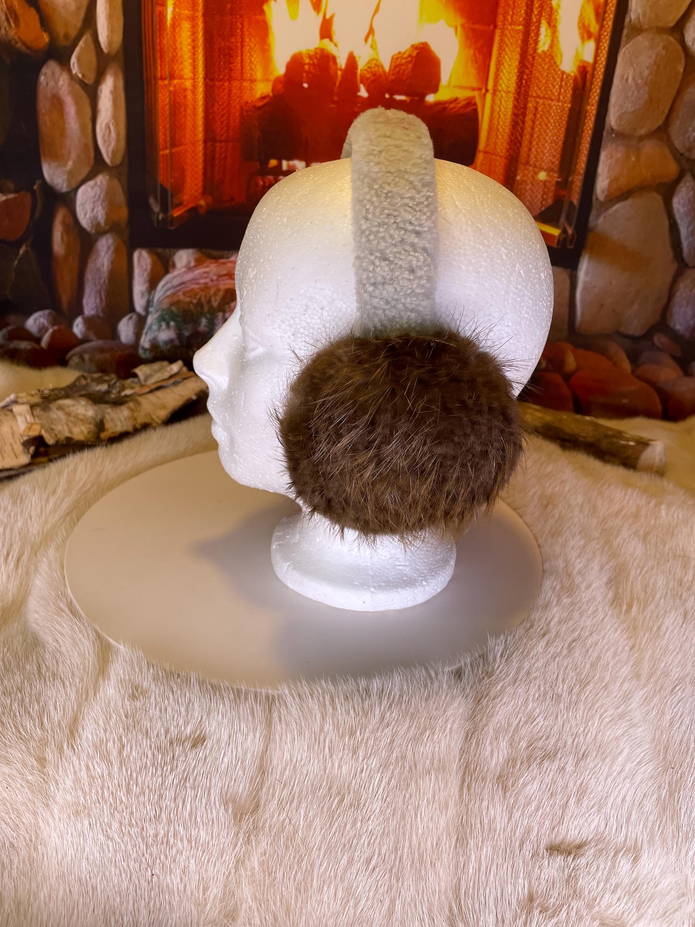 Cache-Oreilles tout en fourrure recyclée édition Castor naturel recyclé et mouton rasé sur la tête  Les Johanne