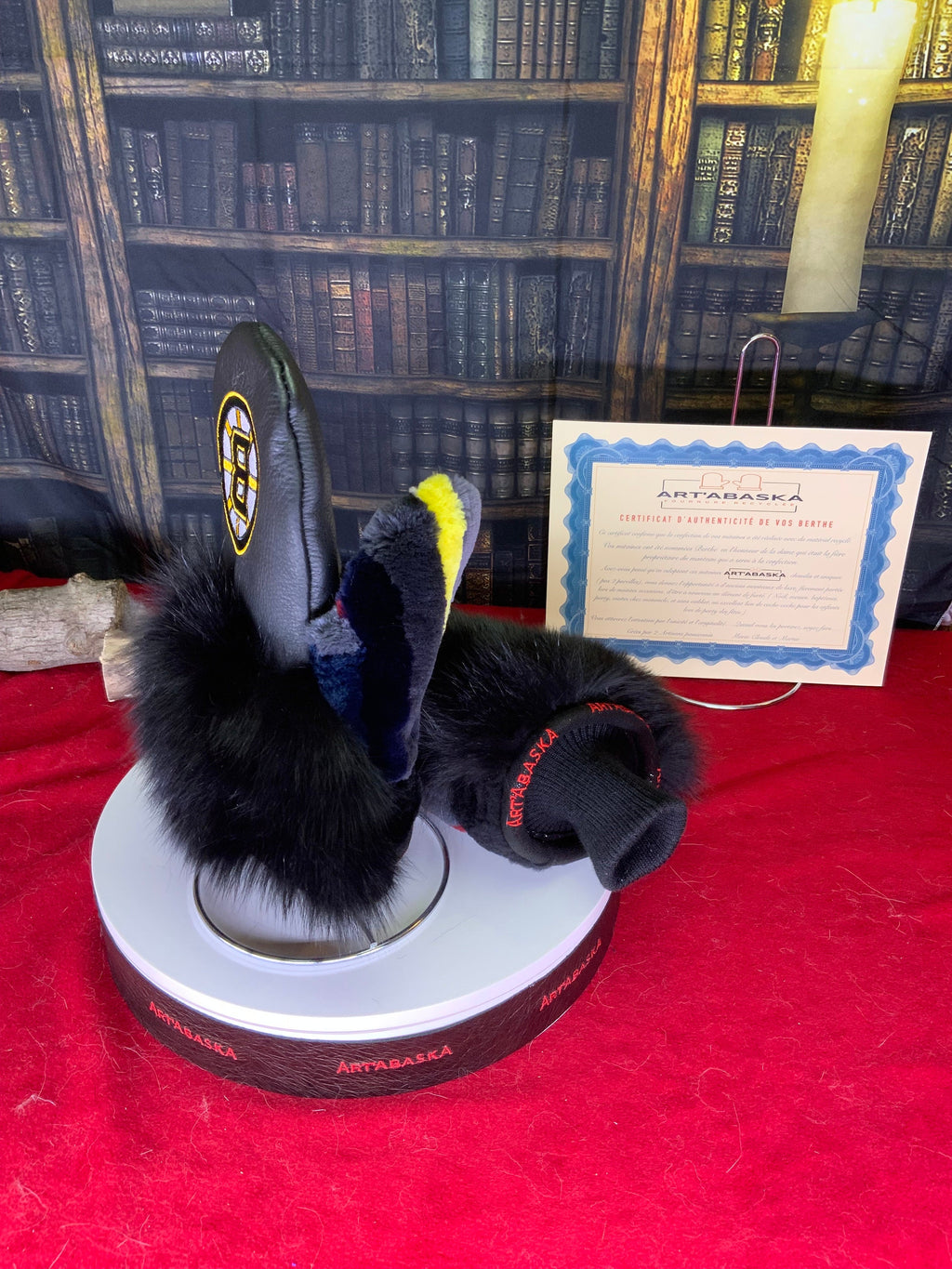 Mitaines courte en cuir et fourrure recyclés édition Bruins de Boston .  Grandeur XL. Les Berthe