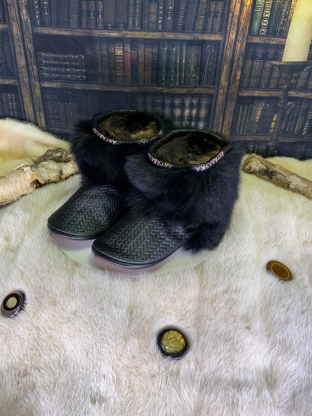 Mocassins d’intérieur Ida pointure 8 femme cuir italien chevron fourrure recyclée opossum renard fait à la main Québec pantoufles luxe