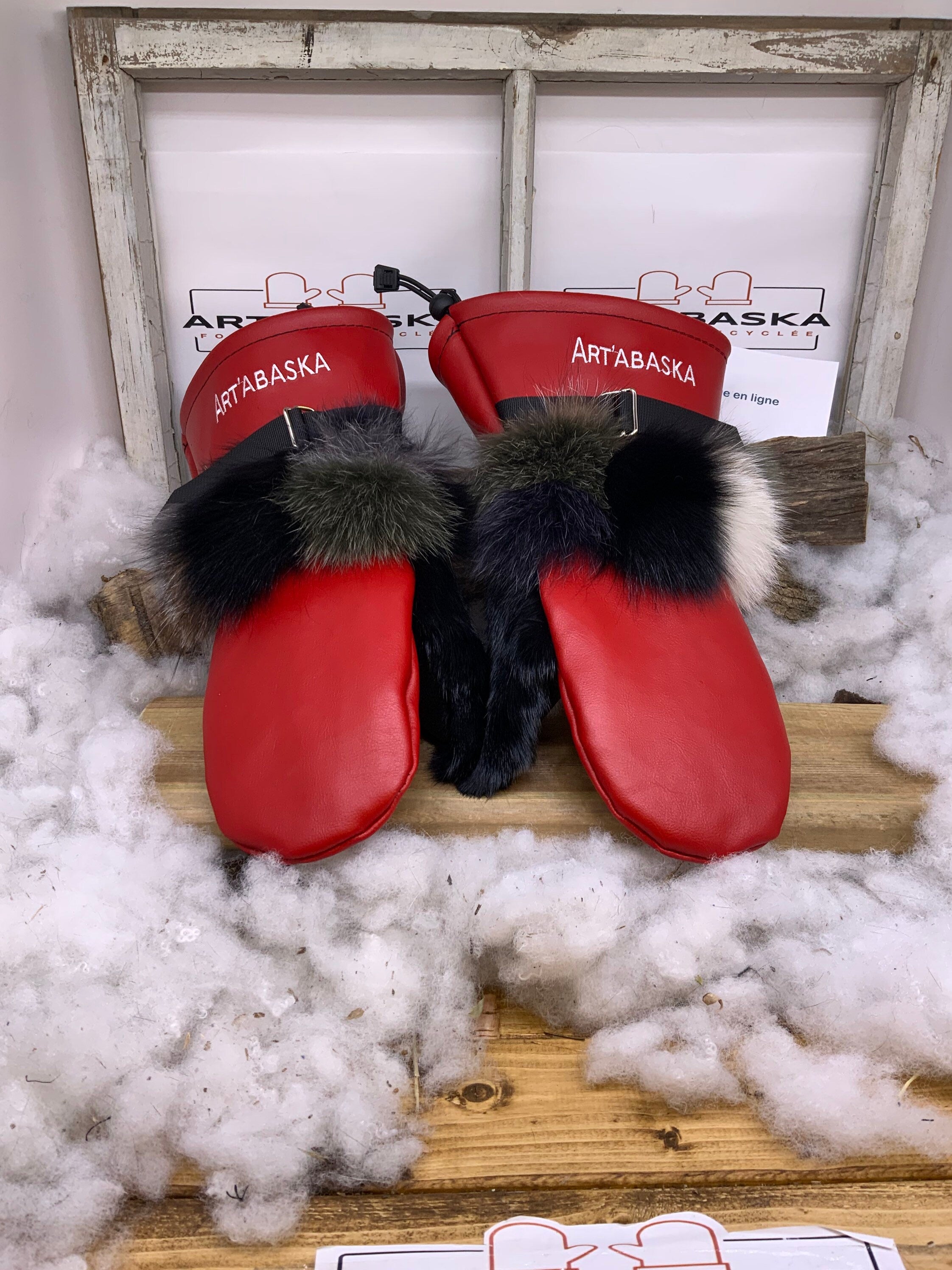 Mitaines Catherine Médium cuir rouge noir fourrure renard patchwork recyclée feutre polar chaud artisanal unique Québec