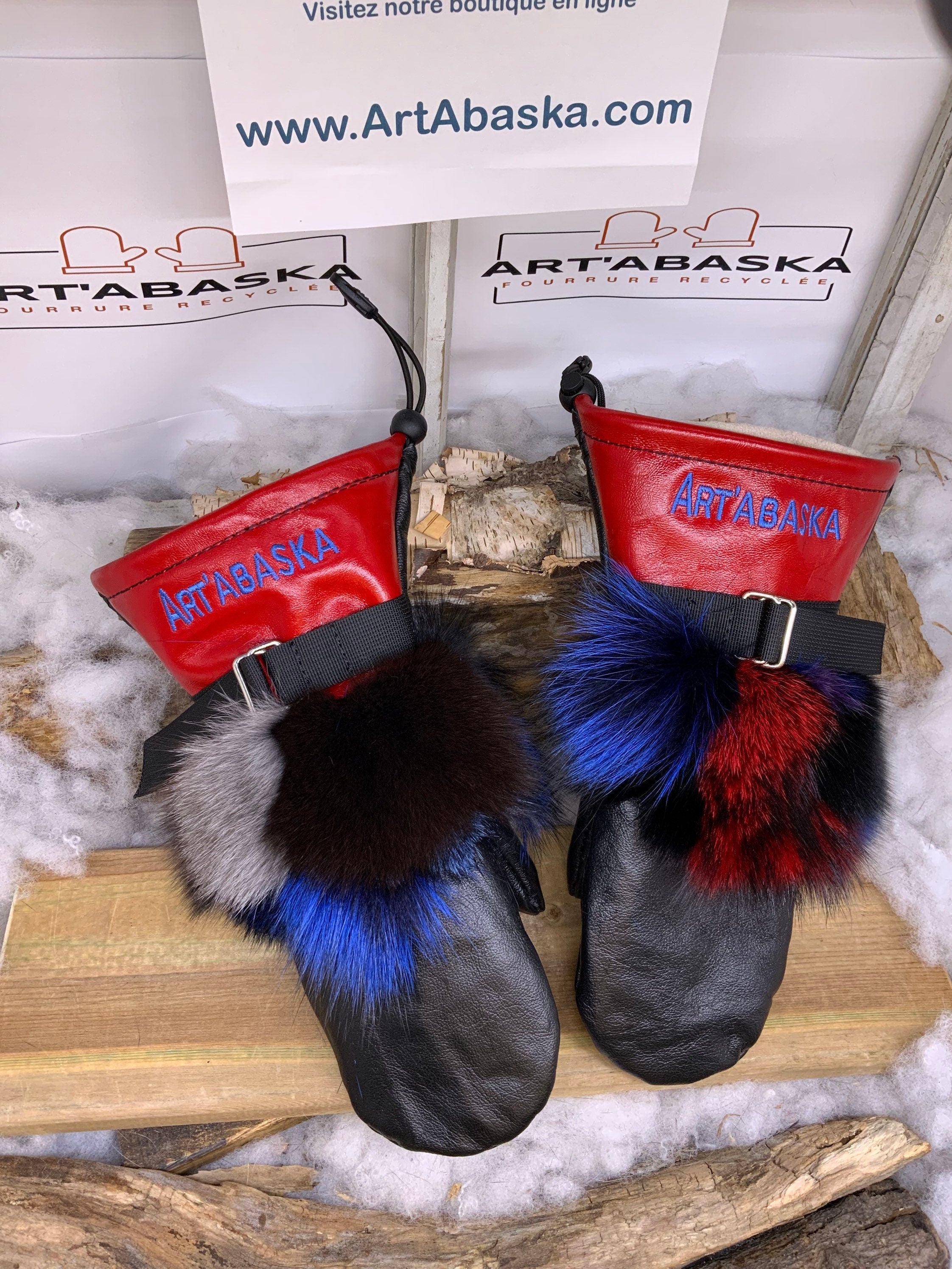 Mitaines Les Lucie – Medium, cuir noir et rouge recyclé, fourrure de renard patchwork, fait à la main au Québec
