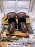 Mitaines Éléonore Small – Édition équestre, fourrures recyclées mouton et castor rasé, cuir brun rouge, broderies, fait à la main Québec