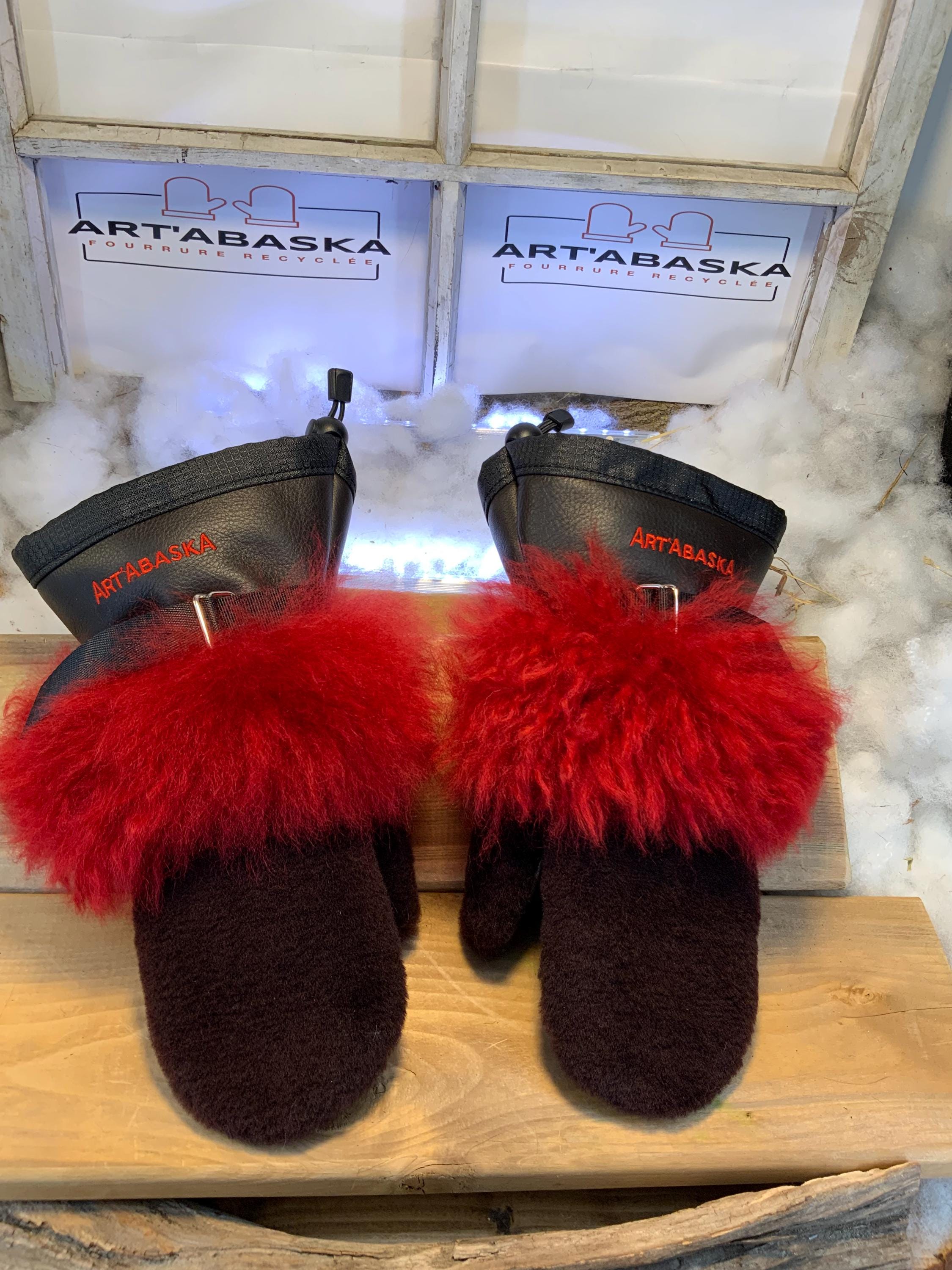 Mitaines de luxe Clothilde Small – Fourrure recyclée bourgogne & rouge, cuir italien noir, cadeau unique fait à la main Québec