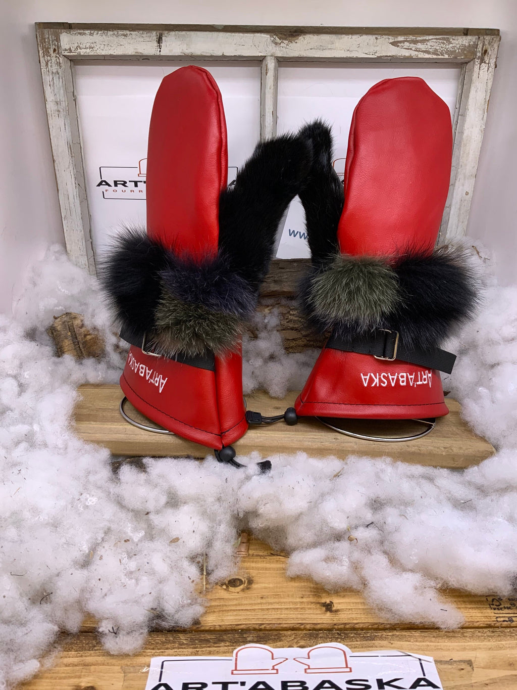 Mitaines Catherine Médium cuir rouge noir fourrure renard patchwork recyclée feutre polar chaud artisanal unique Québec