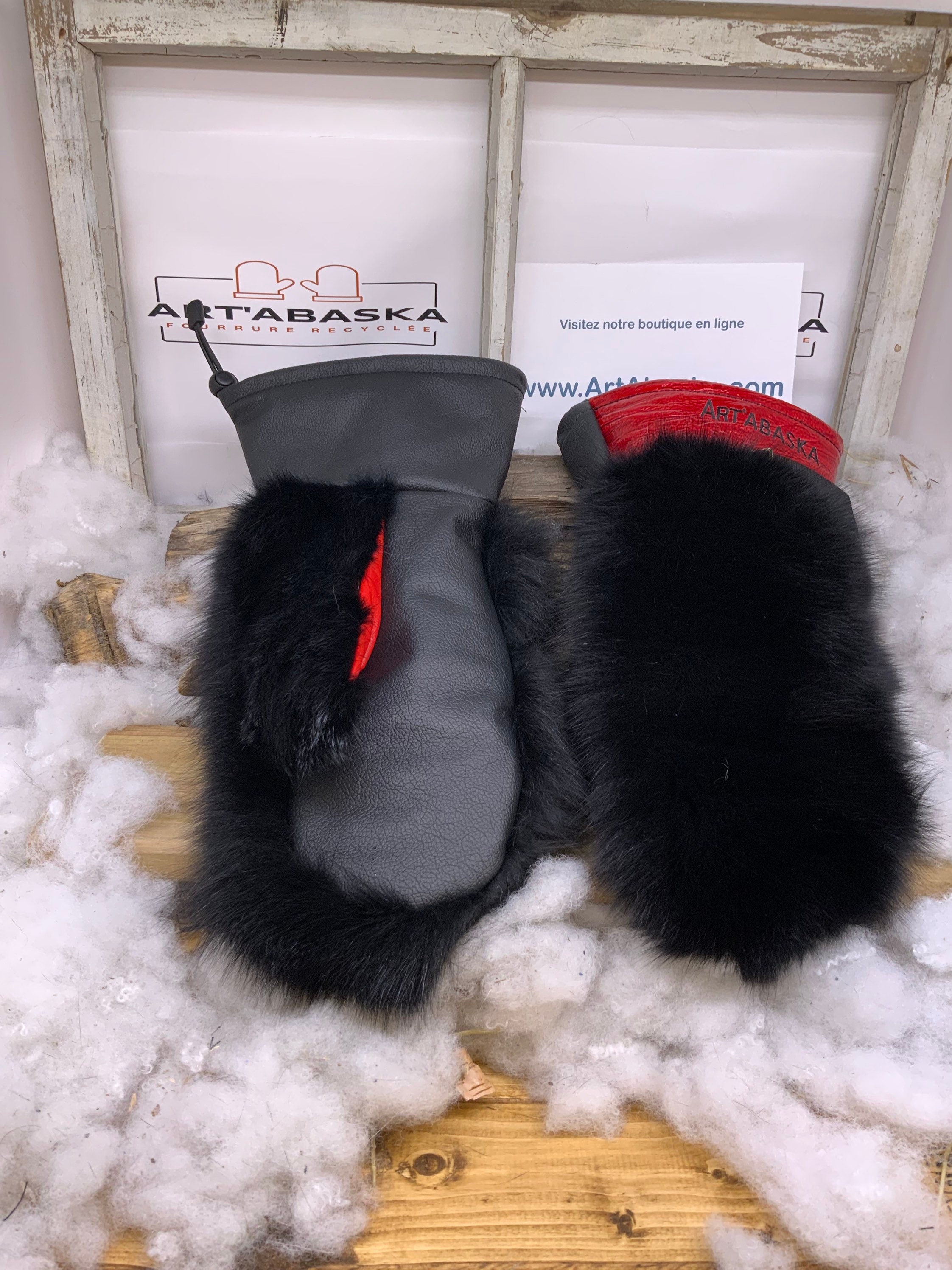 Mitaines Yvette X Large – Patchwork renard noir recyclé cuir rouge antique et noir 19h30 fait main Québec pièce unique