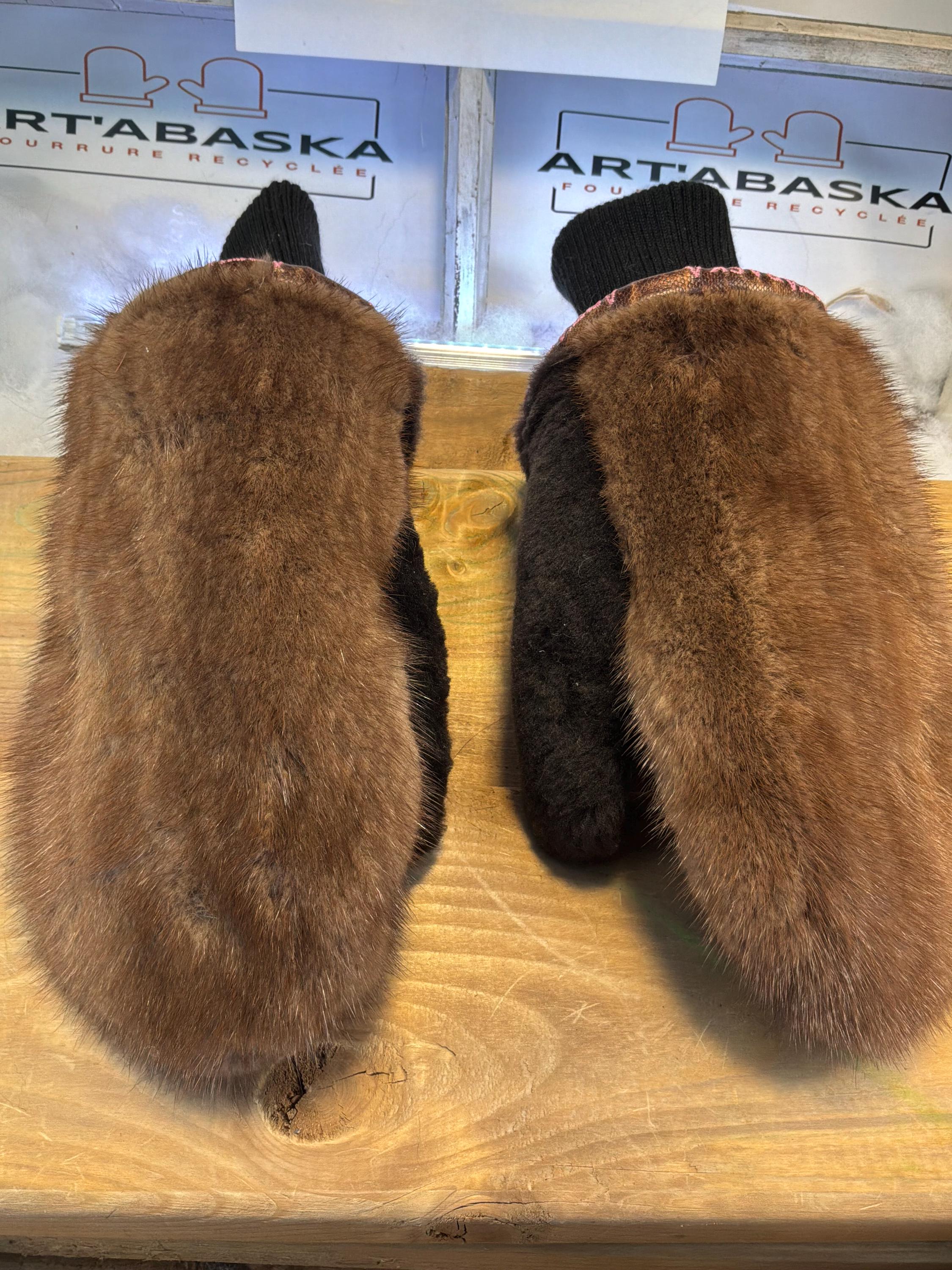 Mitaines de ville Medium Gisèle en fourrure recyclée – Faites à la main au Québec – Légères, élégantes, confort urbain – ArtAbaska