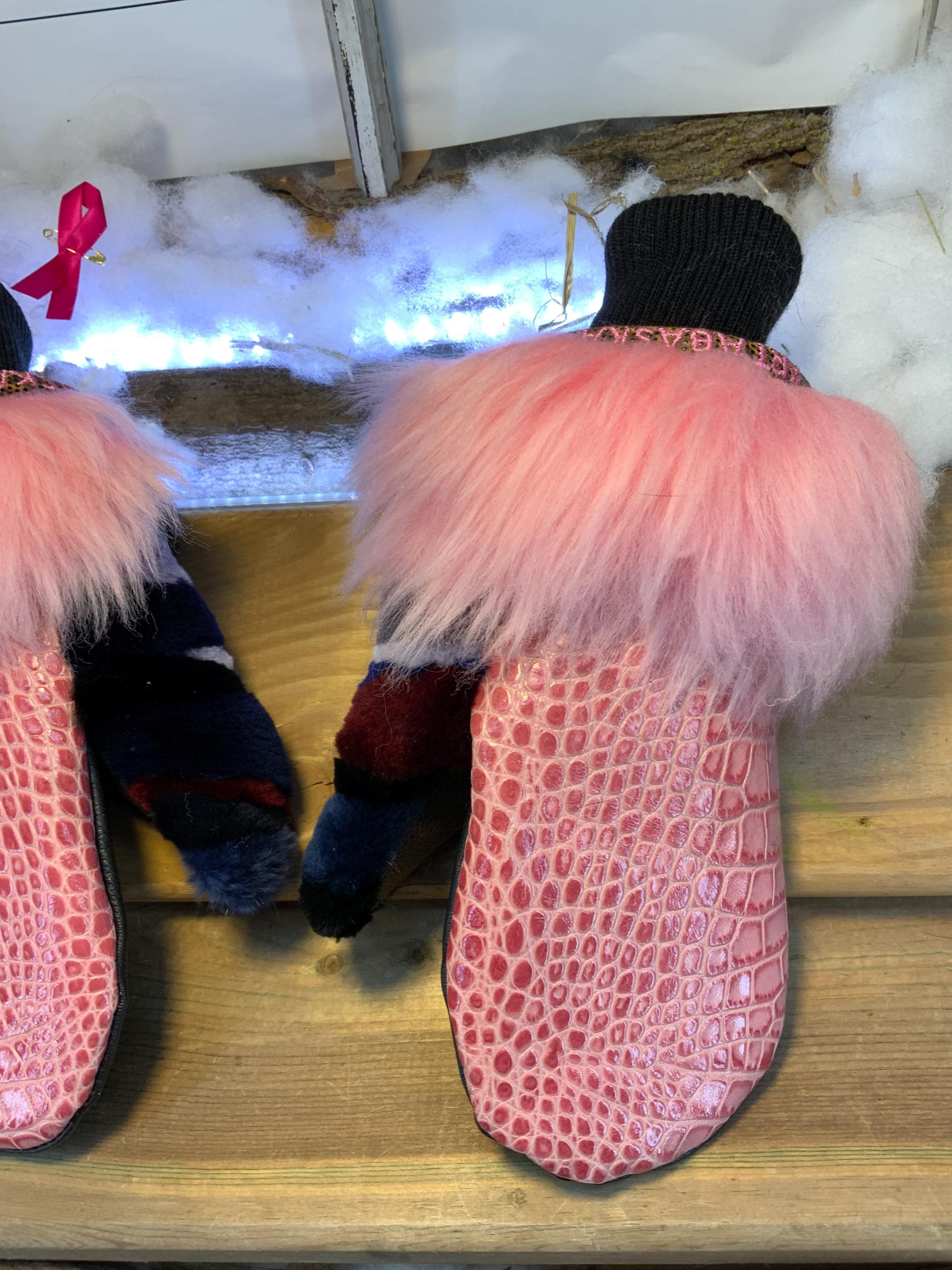 Mitaines de ville Berthe faites à la main au Québec en fourrure recyclée patchwork avec cuir texturé rose grandeur Large