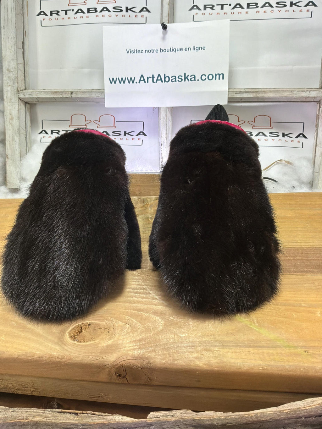 Mitaines de ville Medium Gilberte en fourrure recyclée – Faites à la main au Québec – Légères, élégantes, confort urbain – ArtAbaska