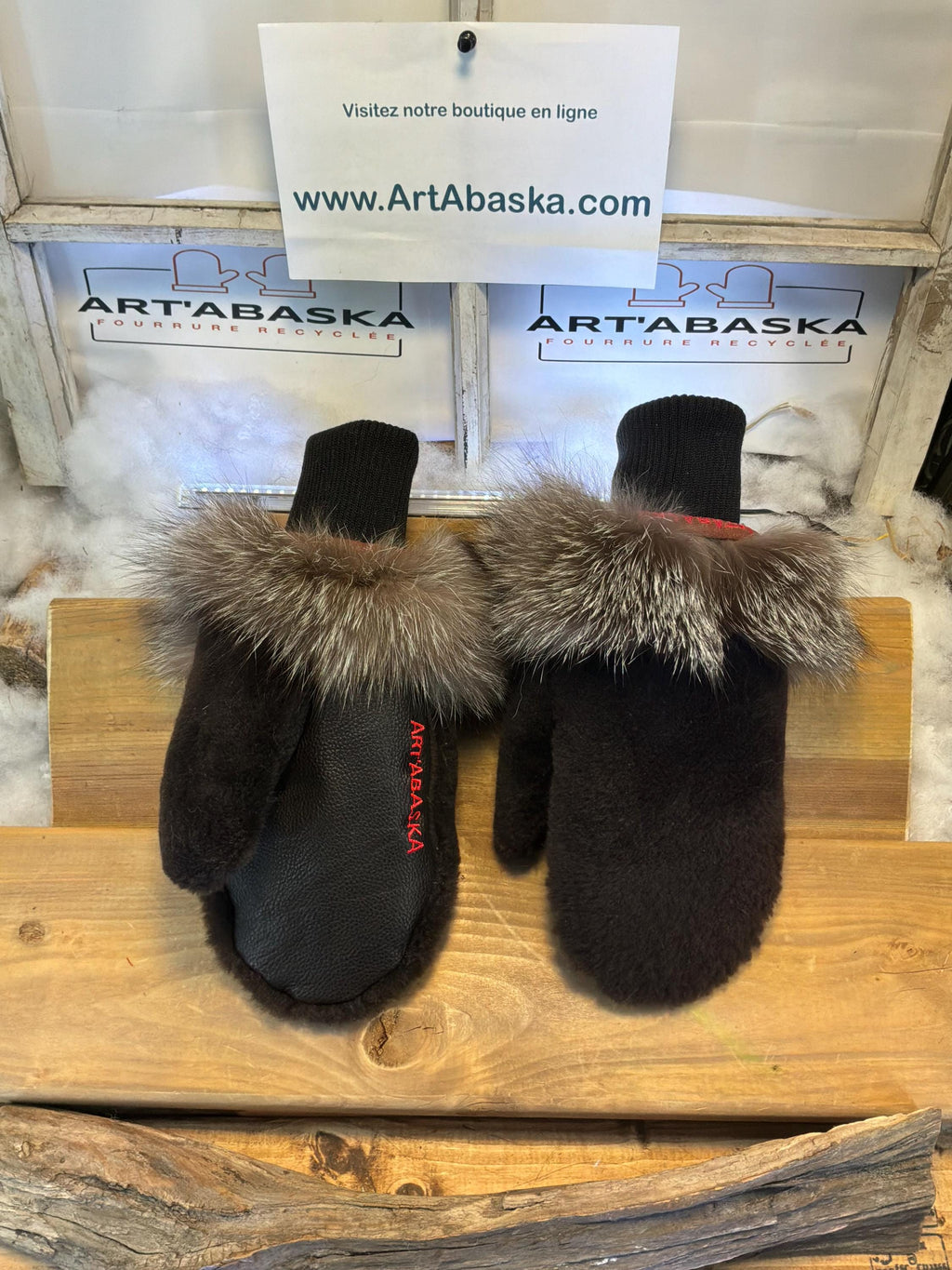 Mitaines de ville Medium Marguerite en fourrure recyclée – Faites à la main au Québec – Légères, élégantes, confort urbain – ArtAbaska