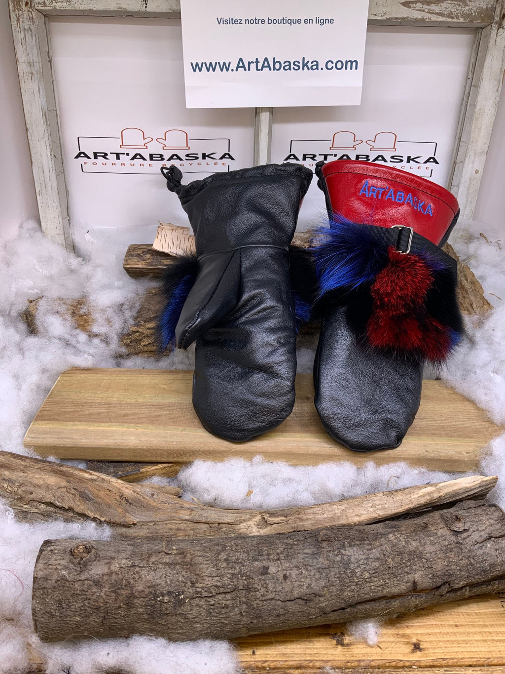 Mitaines Les Lucie – Medium, cuir noir et rouge recyclé, fourrure de renard patchwork, fait à la main au Québec