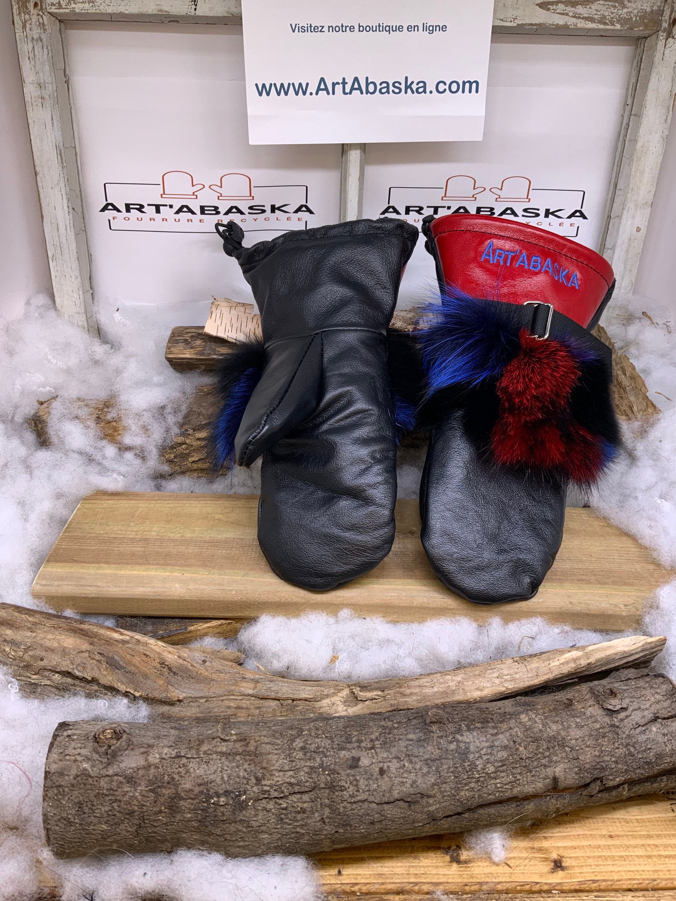 Mitaines Les Lucie – Medium, cuir noir et rouge recyclé, fourrure de renard patchwork, fait à la main au Québec