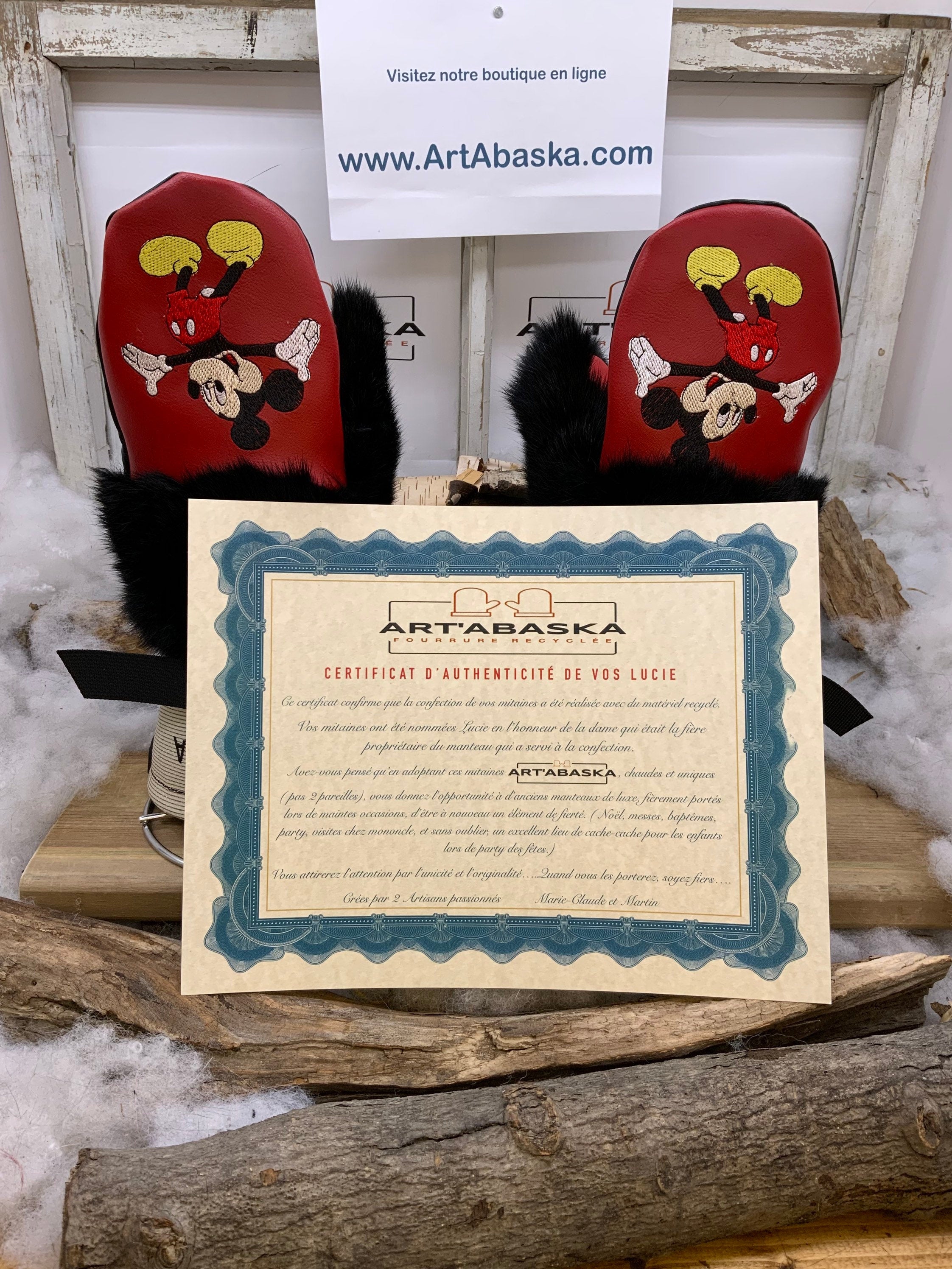 Mitaines Les Lucie – Médium – Édition Spéciale Mickey – fourrure recyclée lapin noir et cuir rouge embossé – fait à la main Québec