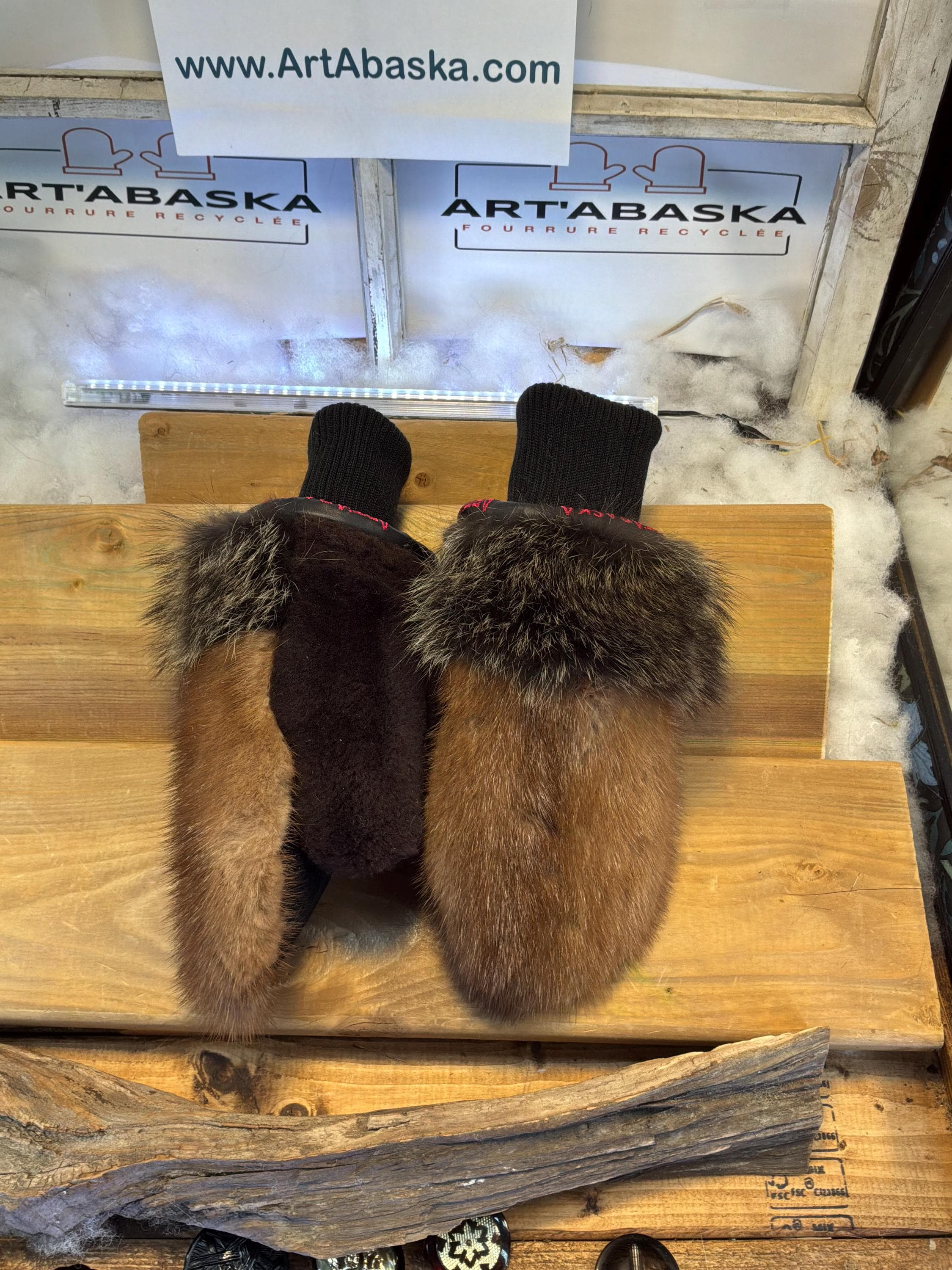 Mitaines de ville Small Lucie en fourrure recyclée – Faites à la main au Québec – Légères, élégantes, confort urbain – ArtAbaska