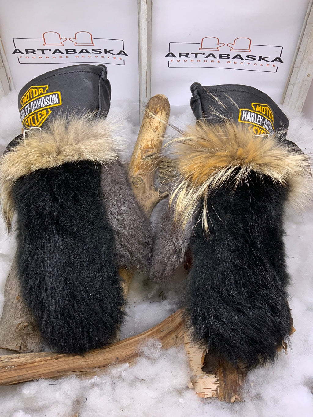 Mitaines Réjeanne Large édition Harley Davidson cuir noir opossum gris renard recyclés broderie ArtAbaska fait à la main Québec