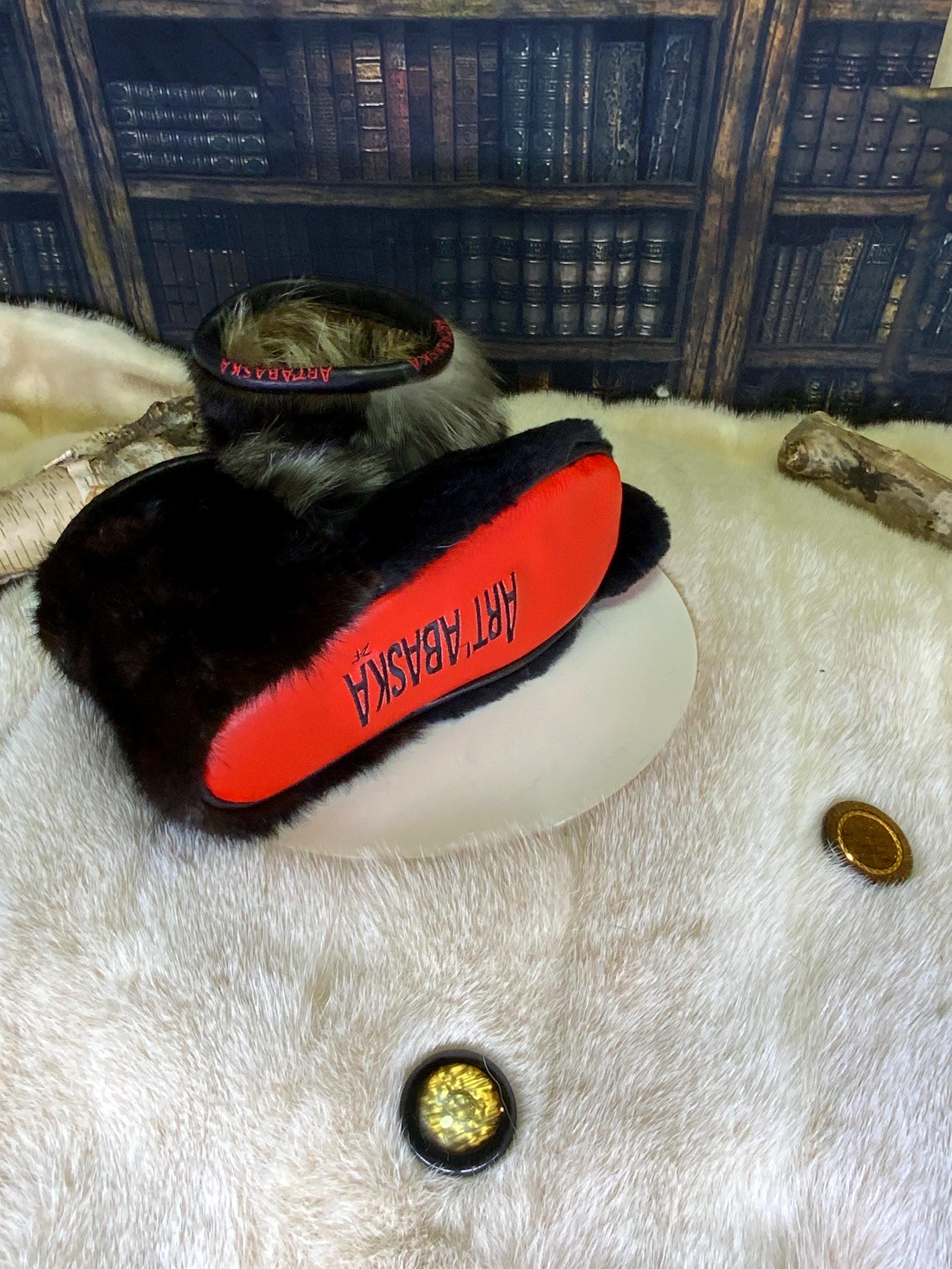 Mocassins d’intérieur Évelyne pour femme 7 en mouton rasé recyclé brodé, vison brun recyclé et renard Crystal recyclé – faits à la main au Québec, chauds, respirants, confort de luxe, pièce unique Art’Abaska 💕