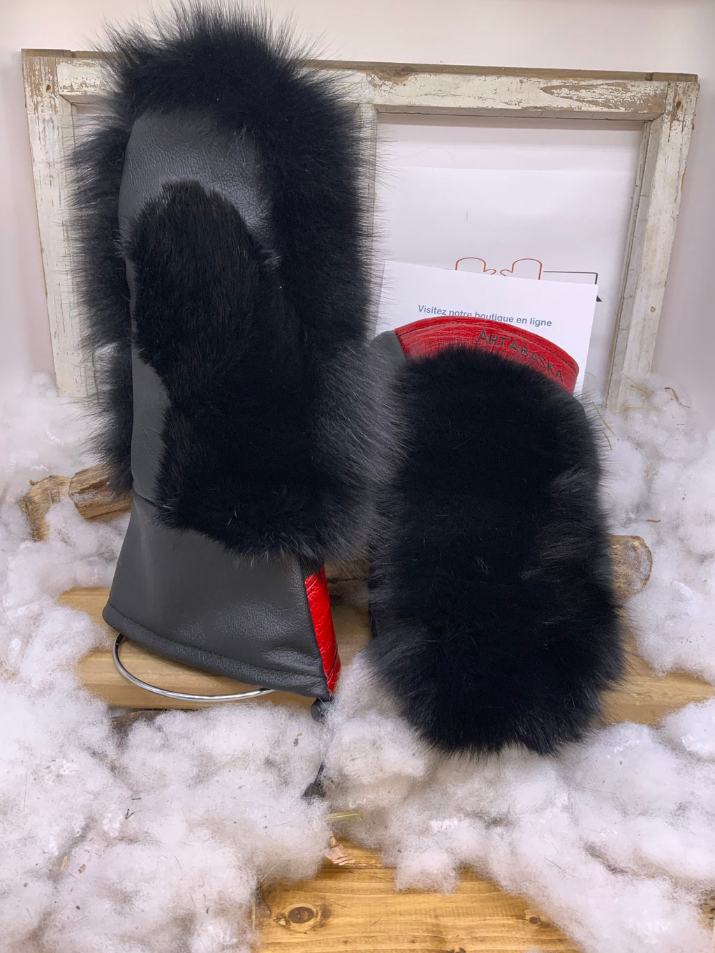 Mitaines Yvette X Large – Patchwork renard noir recyclé cuir rouge antique et noir 19h30 fait main Québec pièce unique