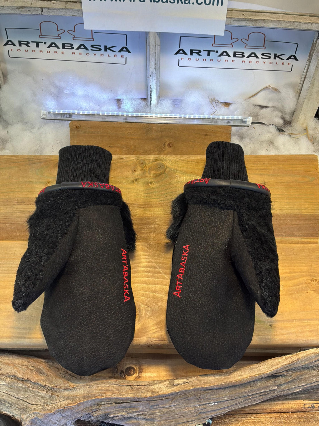 Mitaines de ville Medium Raymonde en fourrure recyclée – Faites à la main au Québec – Légères, élégantes, confort urbain – ArtAbaska