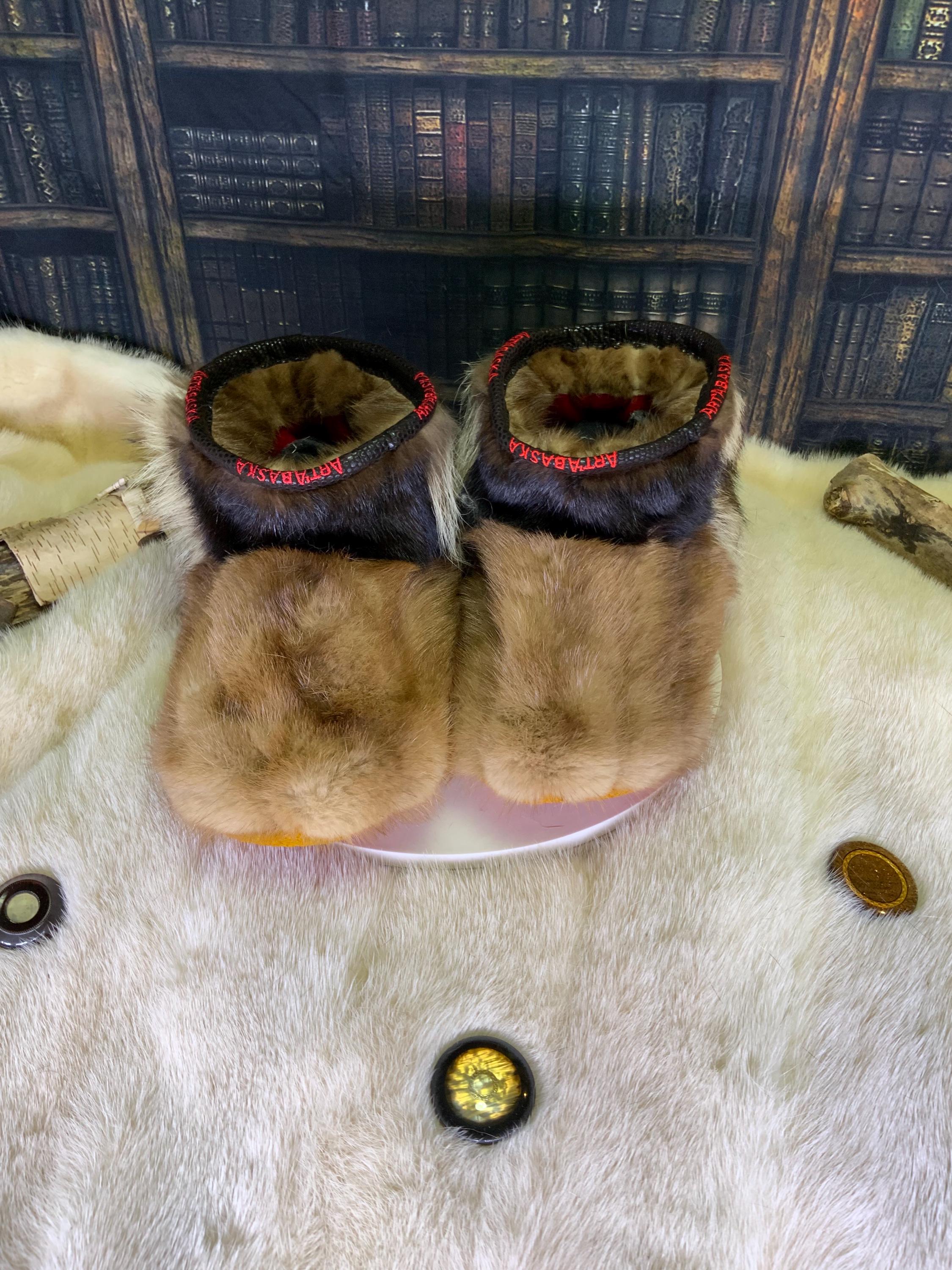 Mocassin d’intérieur homme Les Murielle – pointure 10 – vison & raton recyclés – pièce unique faite à la main au Québec, chaud et durable