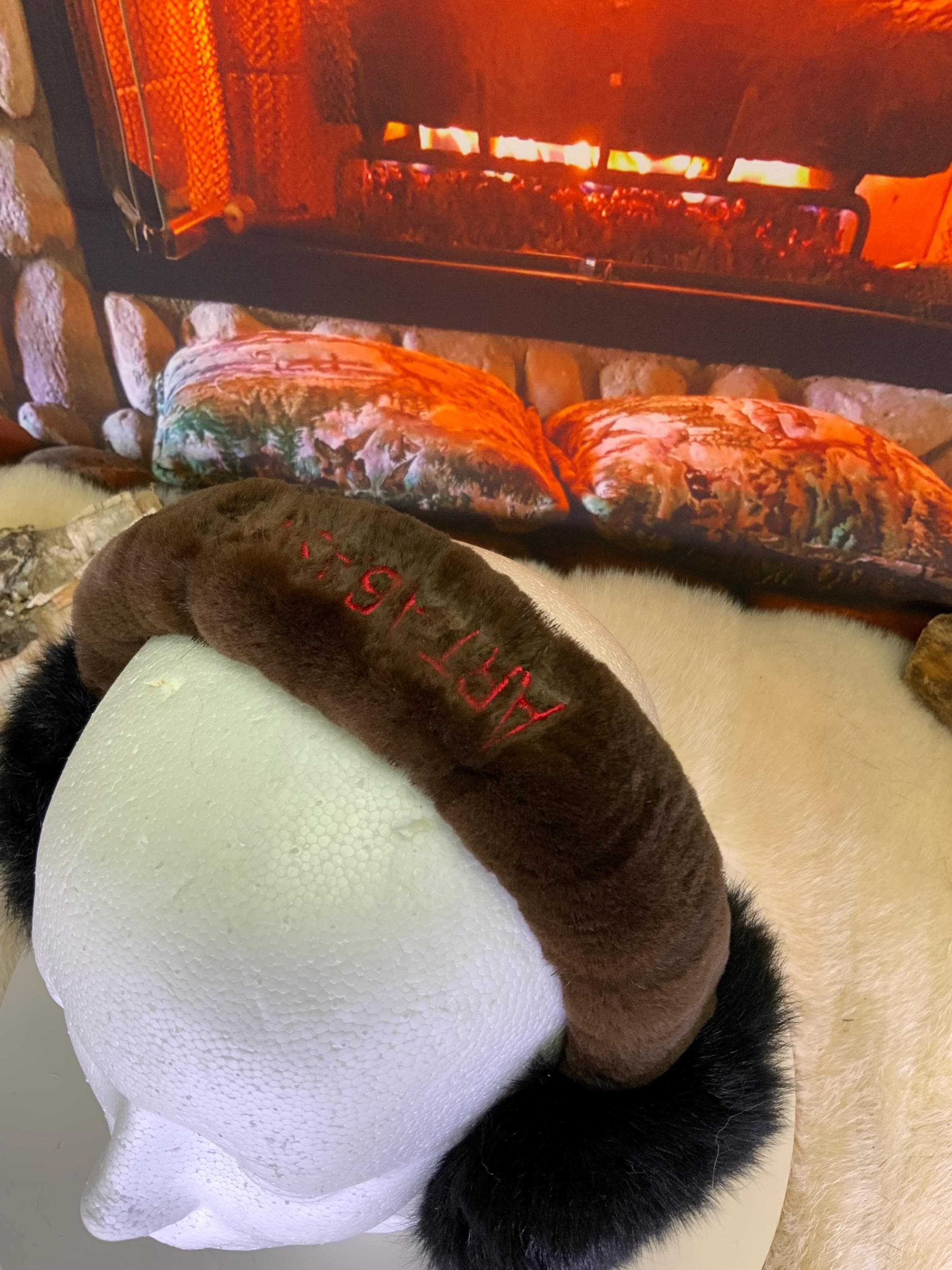 Cache-Oreilles tout en fourrure recyclée édition Opossum noir naturel recyclé Les Danielle