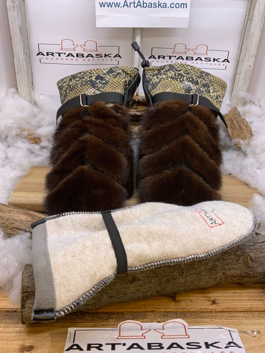 Mitaines Alice Large vison brun chevrons cuir noir et serpent recyclé broderie ArtAbaska fait main Québec pièce unique artisanale
