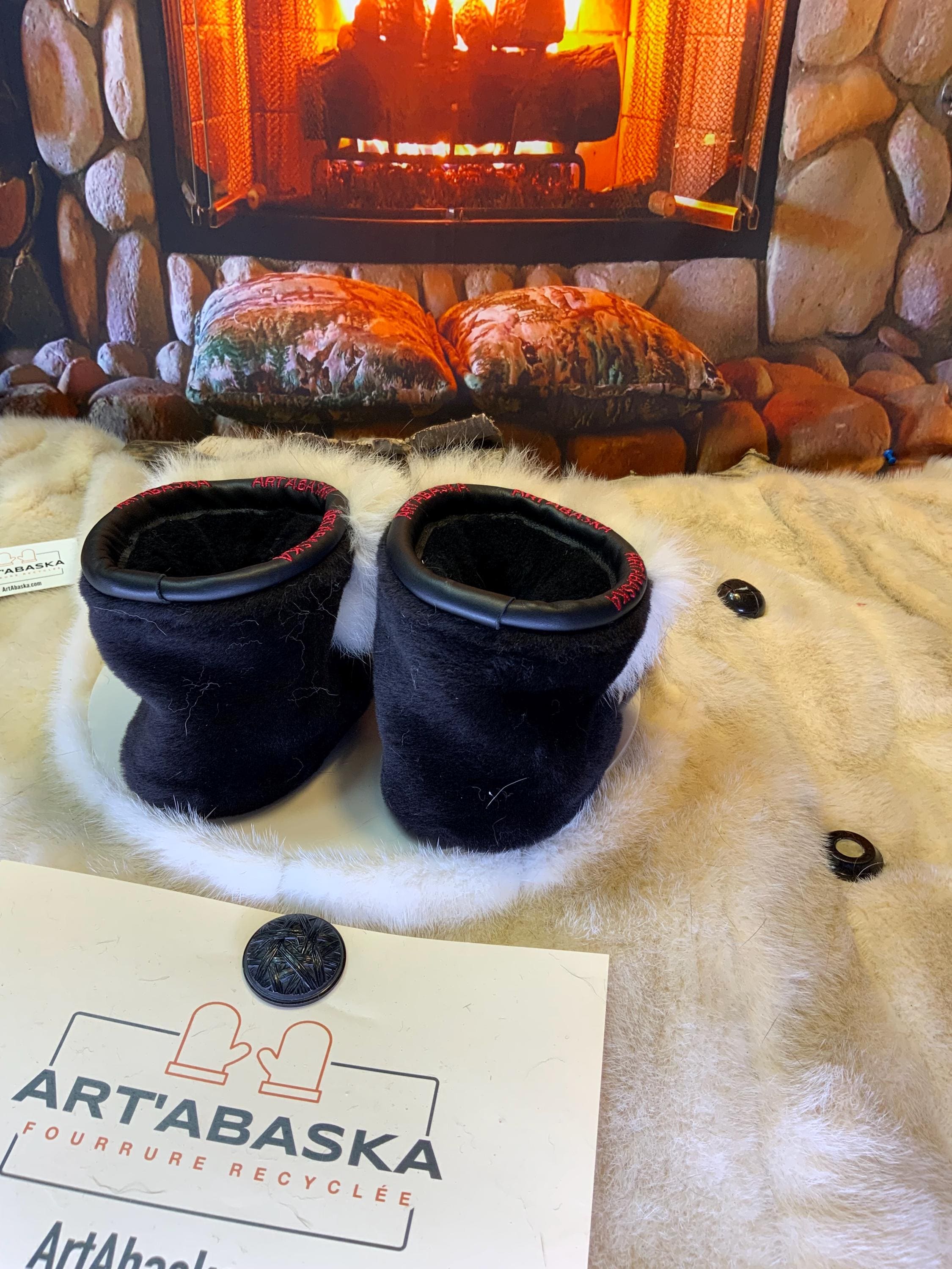 Mocassins d’intérieur Thérèse – 6 femme – cuir recyclé imprimé zèbre, renard norvégien & mouton noir, pièce unique du Québec ✨🖤🤍