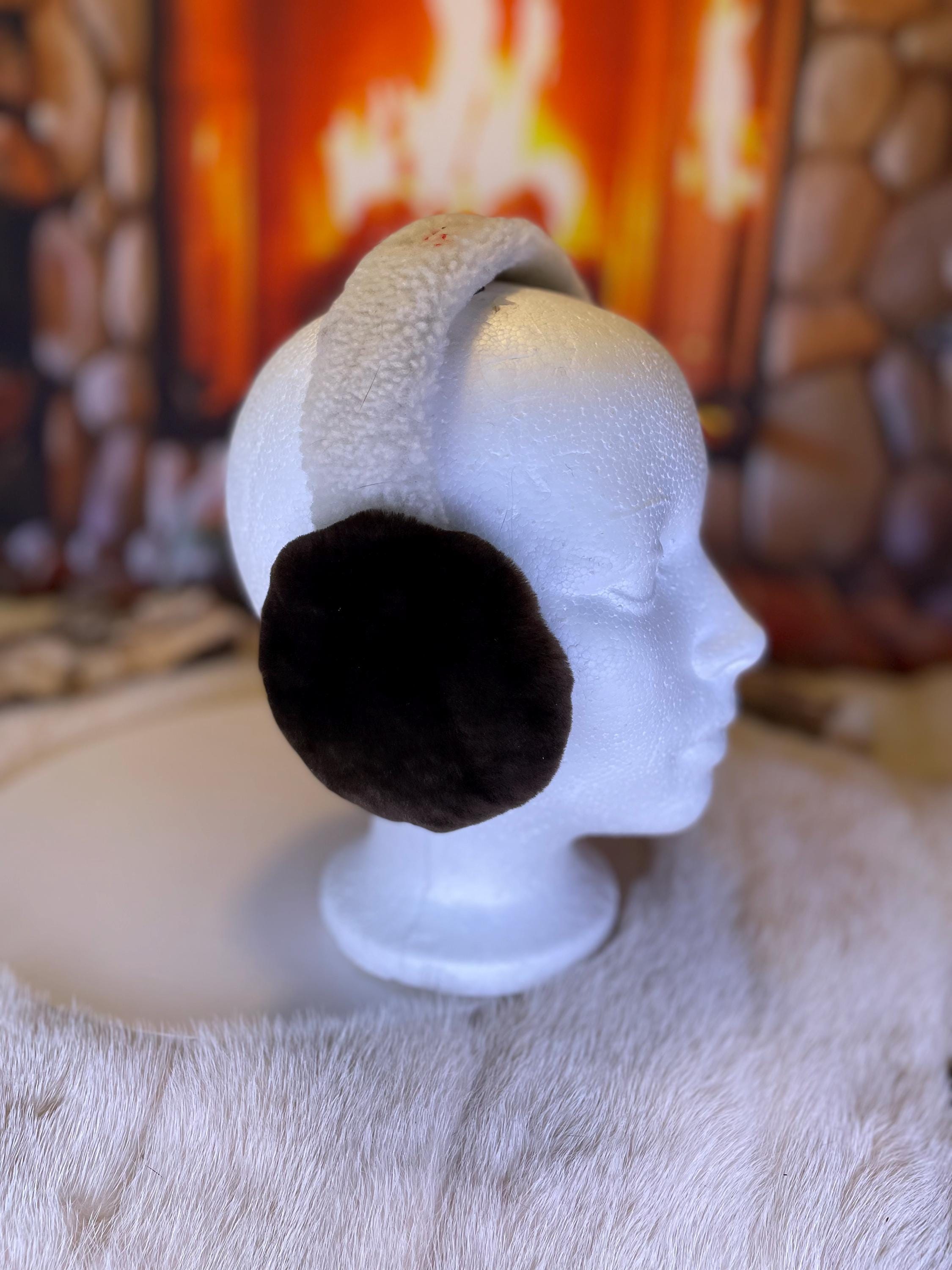 Cache-Oreilles tout en fourrure recyclée édition Castor rasé brun naturel recyclé et mouton rasé sur la tête  Les Laurette