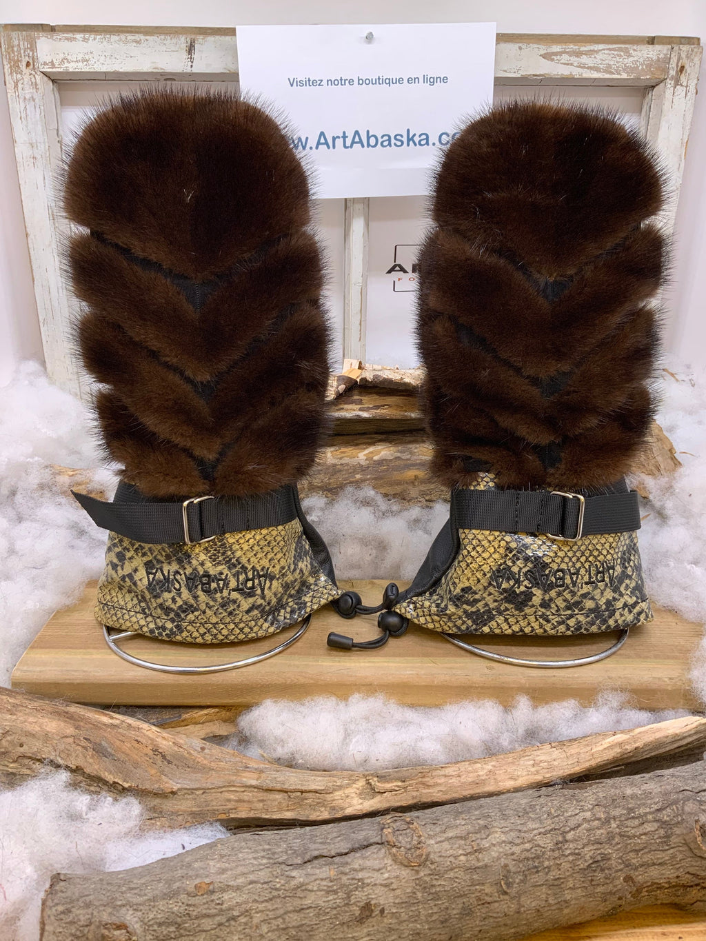 Mitaines Alice Large vison brun chevrons cuir noir et serpent recyclé broderie ArtAbaska fait main Québec pièce unique artisanale