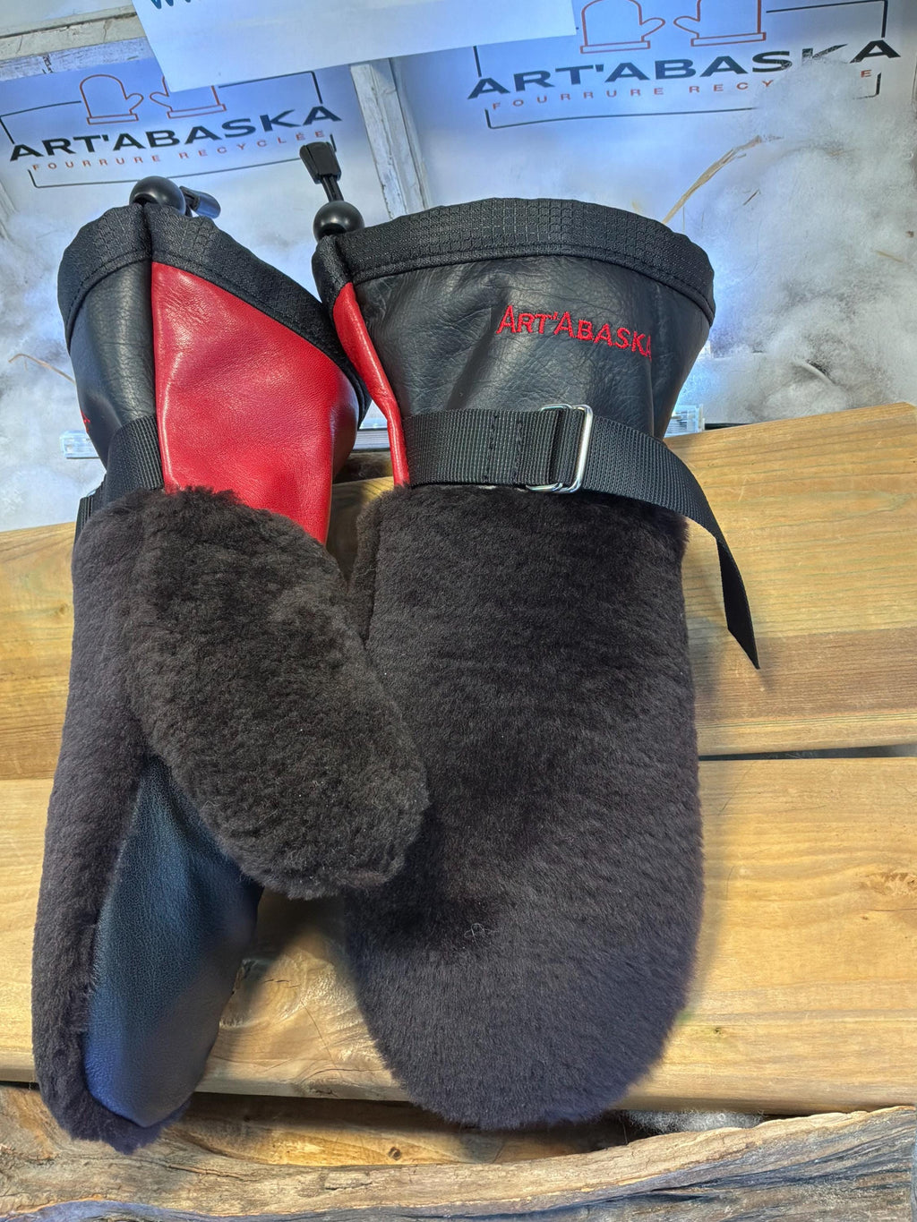 Mitaines Solange Medium mouton rasé brun recyclé, cuir italien noir & rouge pompier, pièce unique faite à la main au Québec