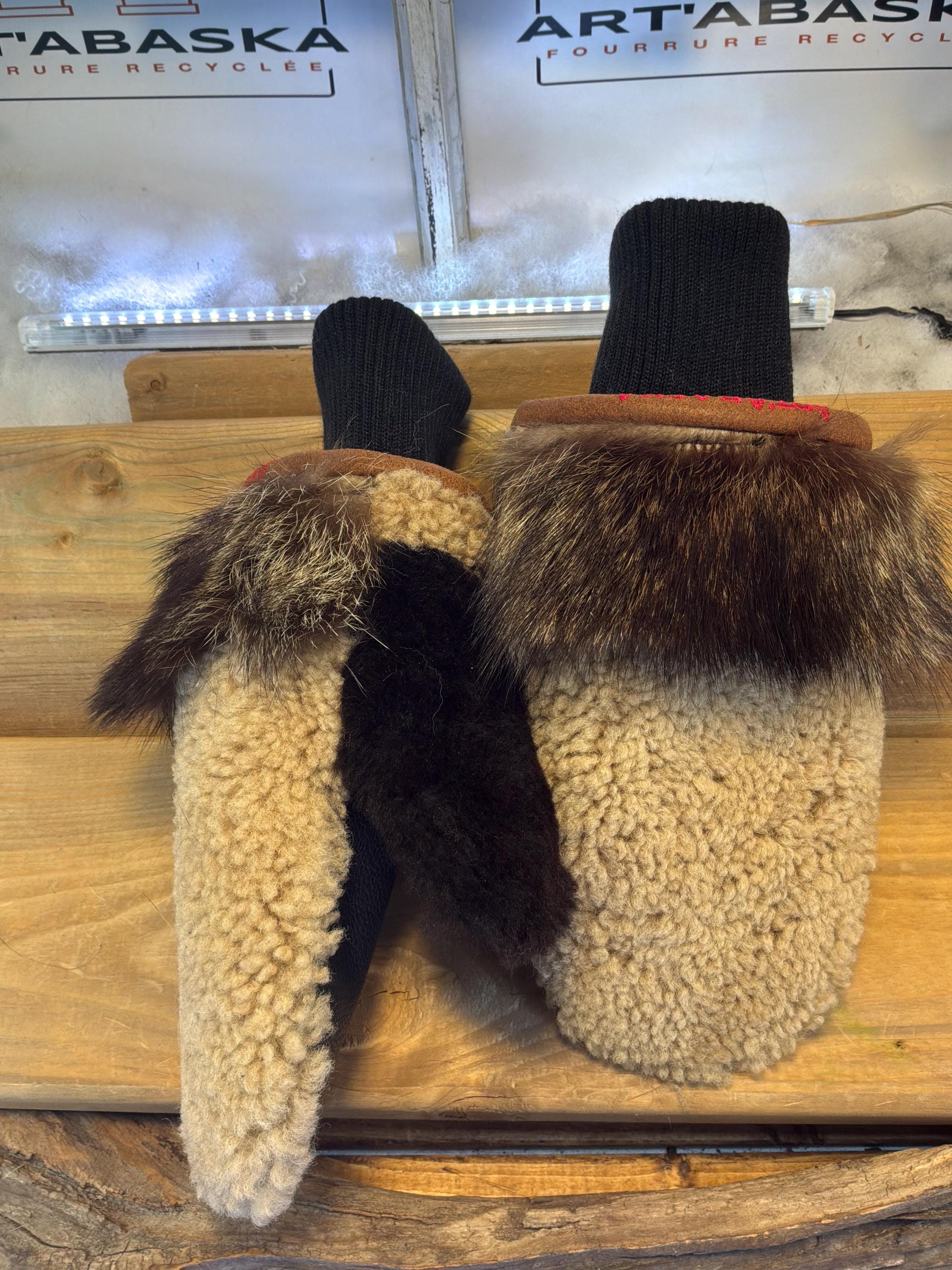 Mitaines de ville Small Pierrette en fourrure recyclée – Faites à la main au Québec – Légères, élégantes, confort urbain – ArtAbaska