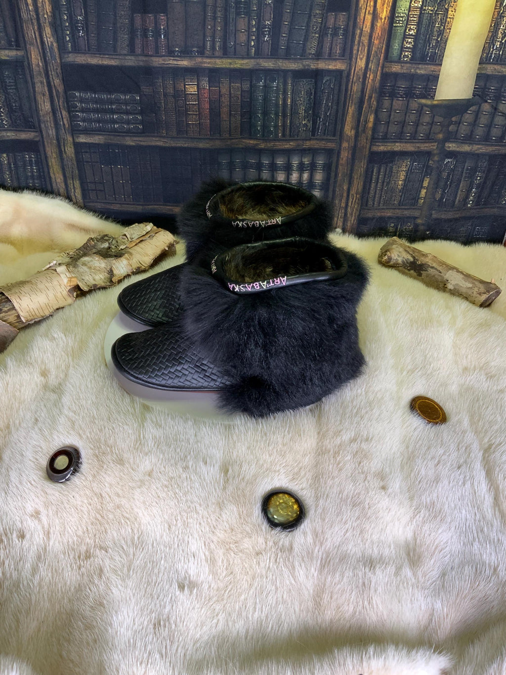 Mocassins d’intérieur Ida pointure 8 femme cuir italien chevron fourrure recyclée opossum renard fait à la main Québec pantoufles luxe