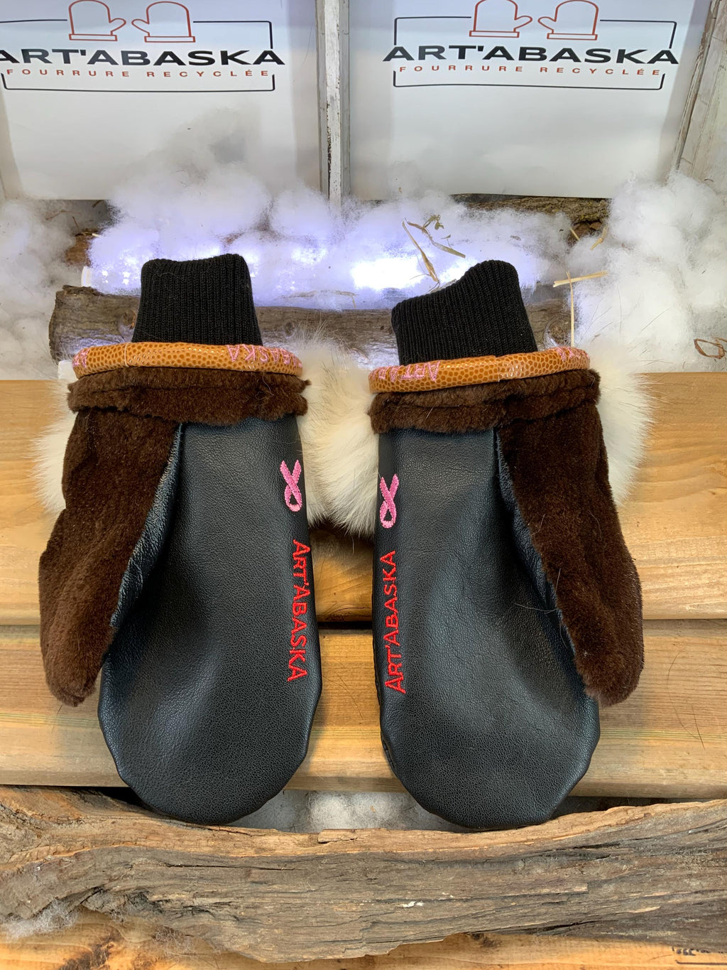 Mitaines de ville Denise, Medium, en cuir italien brodé et fourrure recyclée, pièce unique faite à la main au Québec