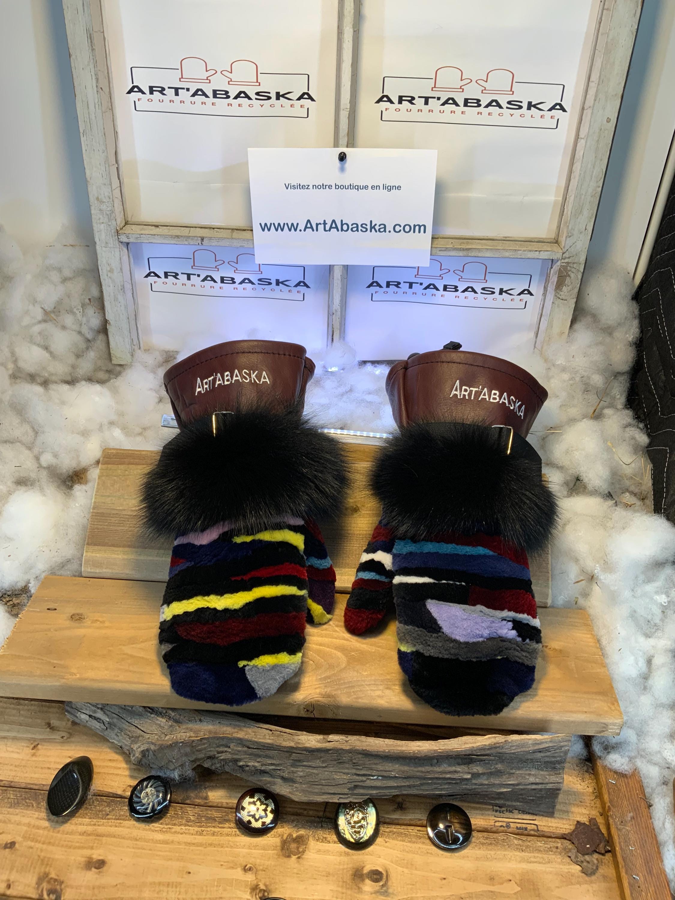 Mitaines Les Roseline – Large, patchwork renard rasé multicolore et cuir bourgogne, bande de renard recyclé, fait à la main au Québec