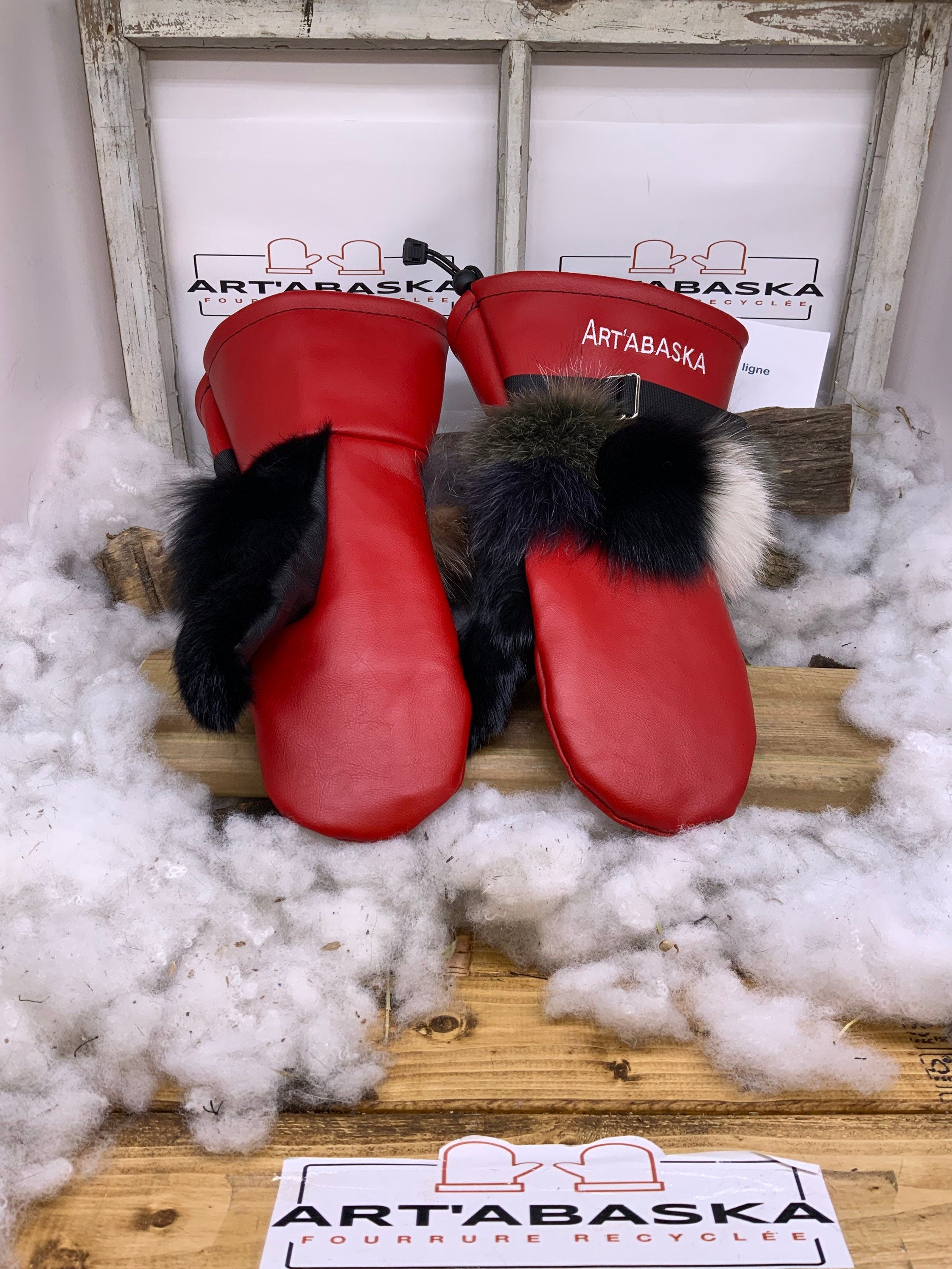 Mitaines Catherine Médium cuir rouge noir fourrure renard patchwork recyclée feutre polar chaud artisanal unique Québec