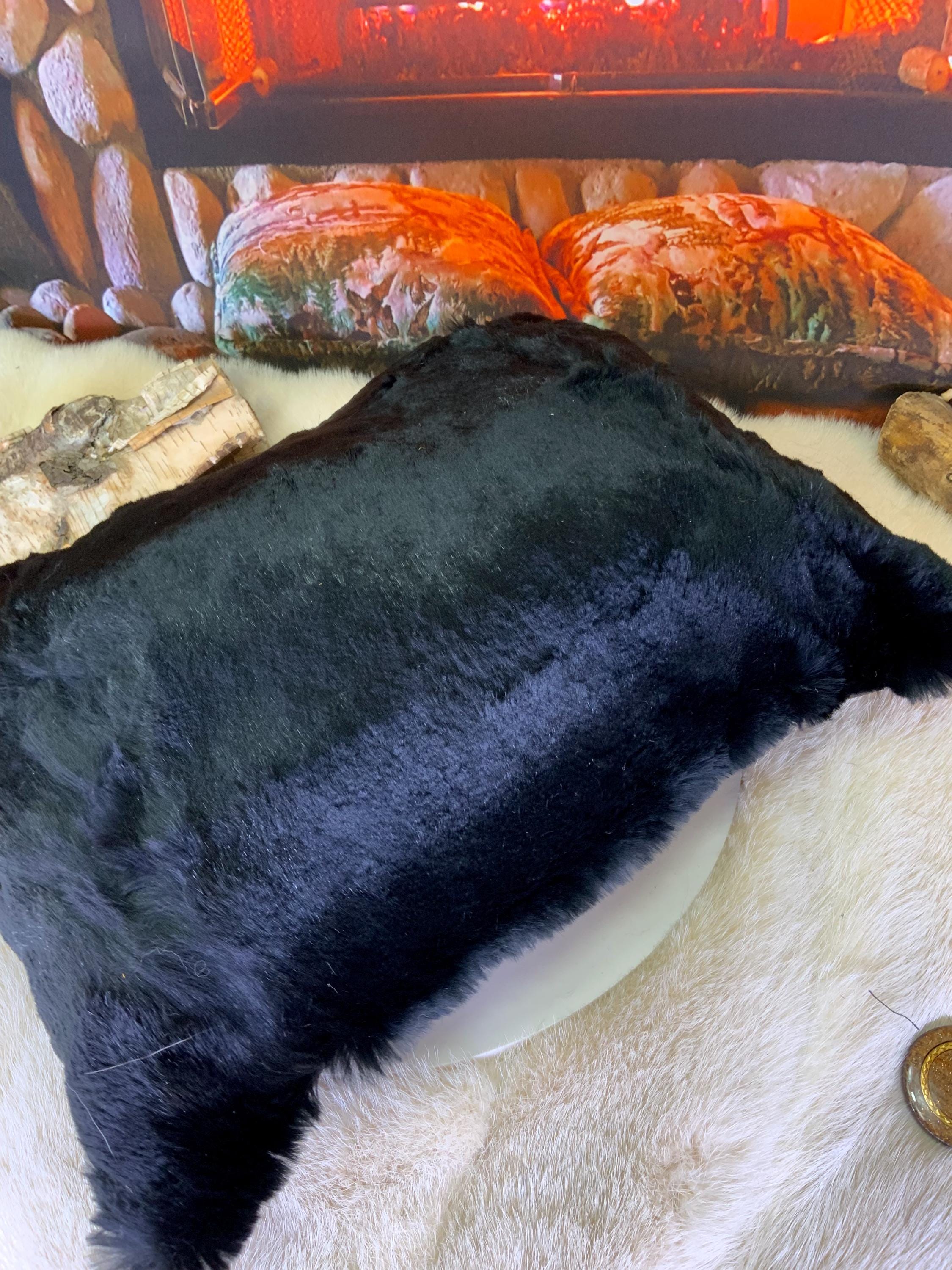 Coussin décoratif en fourrure recyclée en castor rasé noir