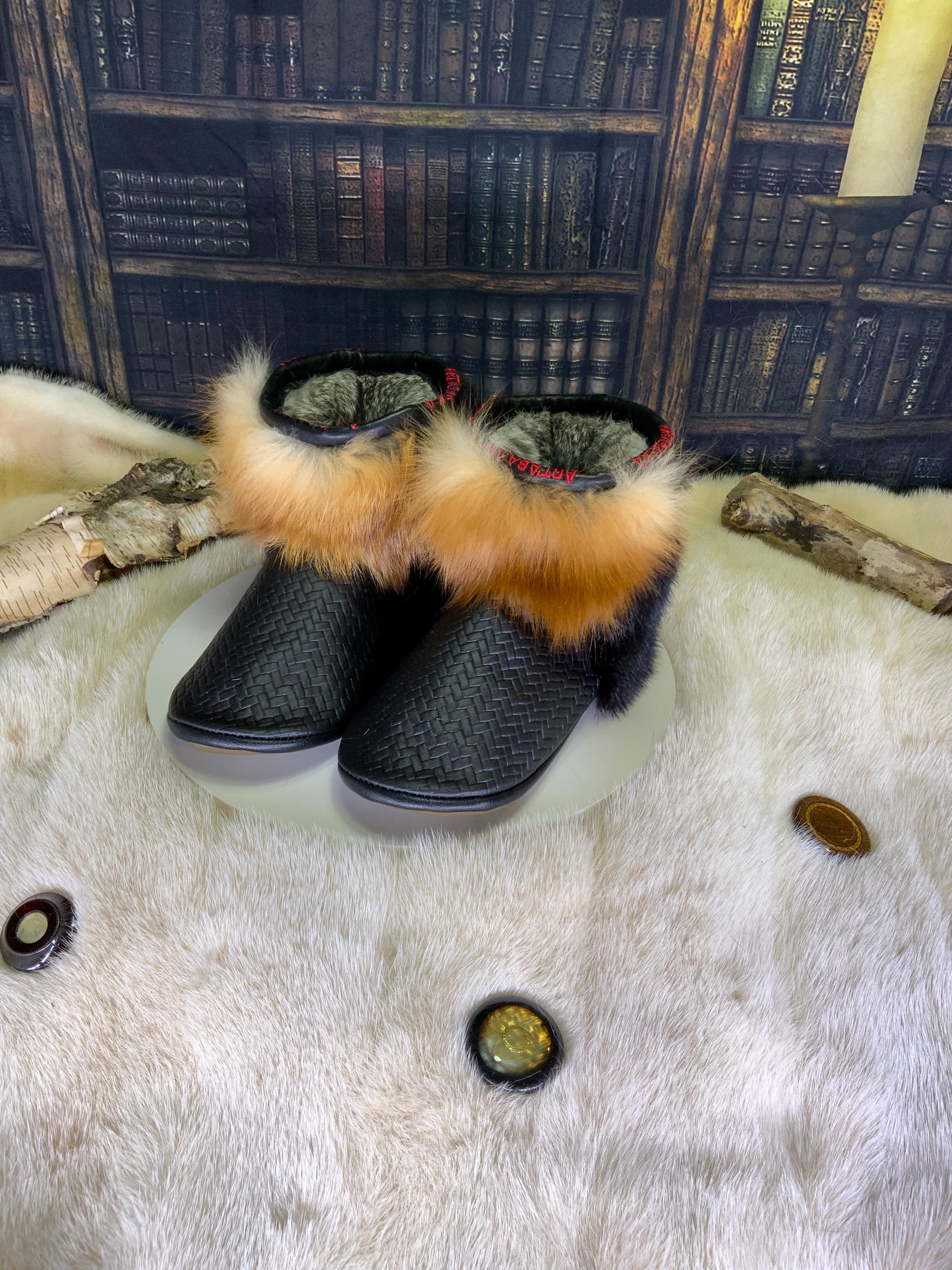 Mocassins d’intérieur Claudine pour femme 8 en cuir italien chevron et fourrures recyclées – faits à la main au Québec