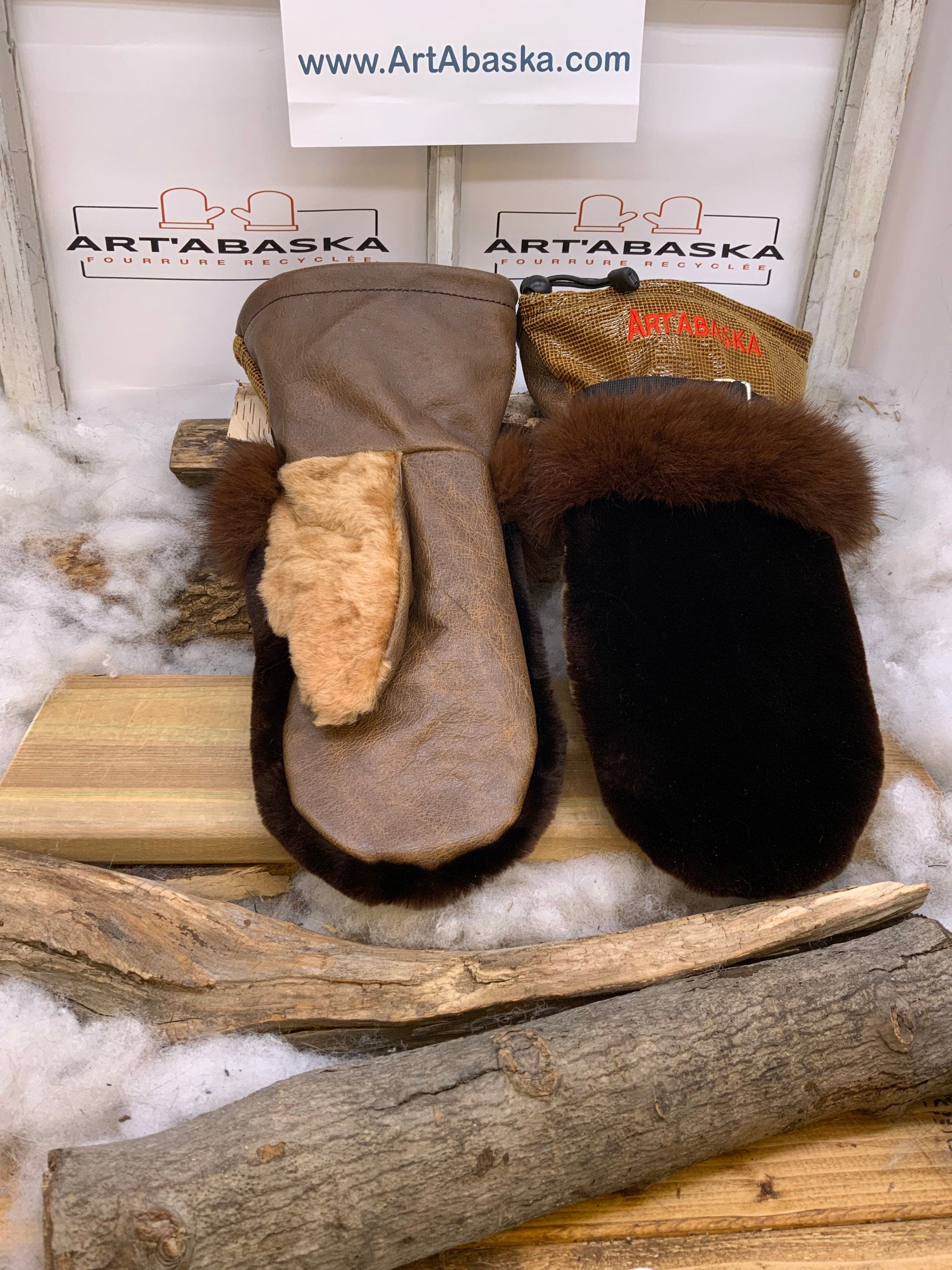 Mitaines Françoise Large castor rasé mouton rasé renard teint brun cuir brun imprimé recyclé fait main Québec pièce unique artisanale
