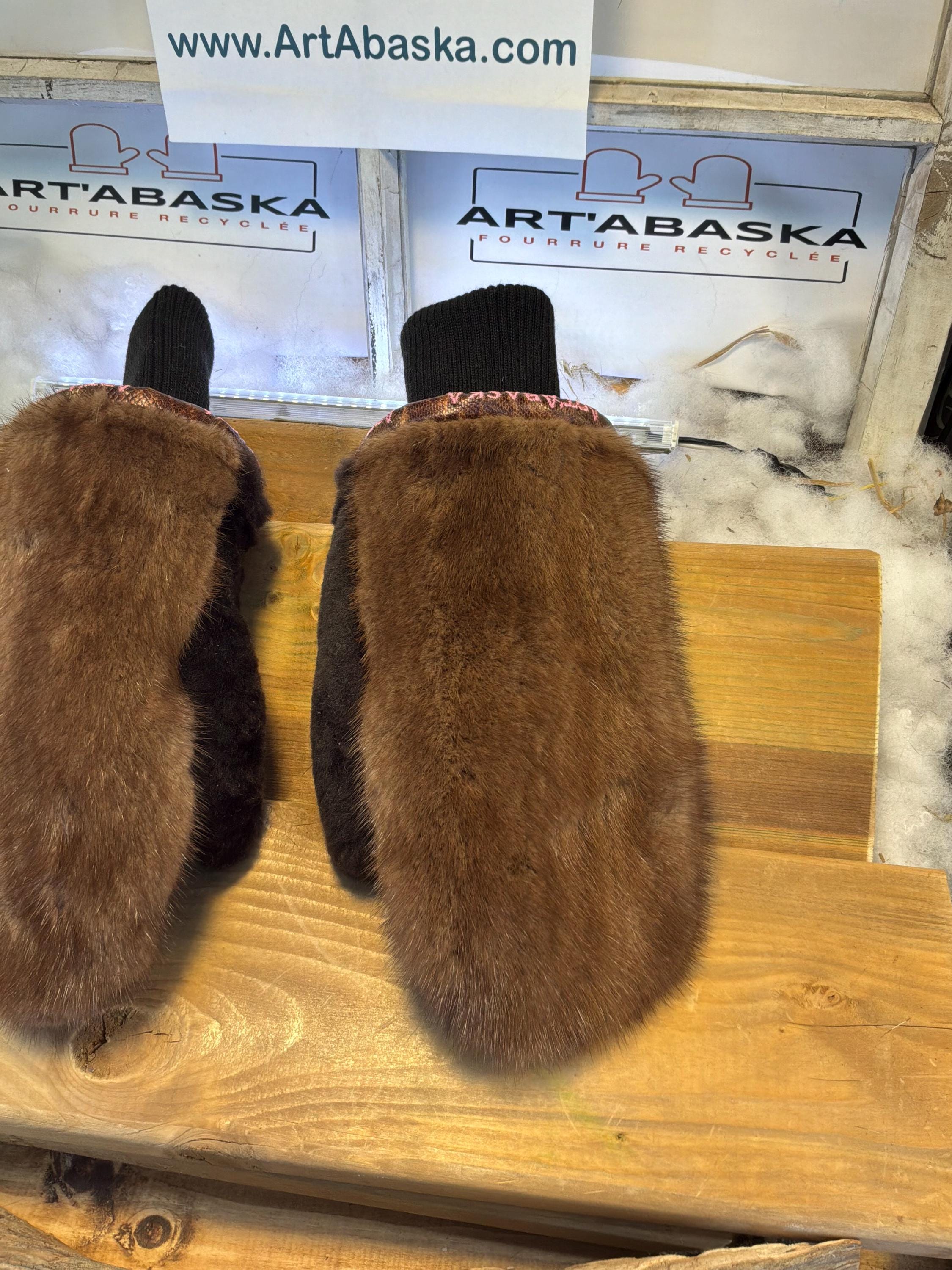 Mitaines de ville Medium Gisèle en fourrure recyclée – Faites à la main au Québec – Légères, élégantes, confort urbain – ArtAbaska