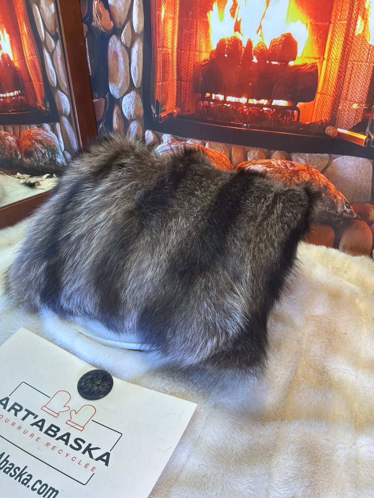 Coussin décoratif Hélène en fourrure recyclée de Chat Sauvage
