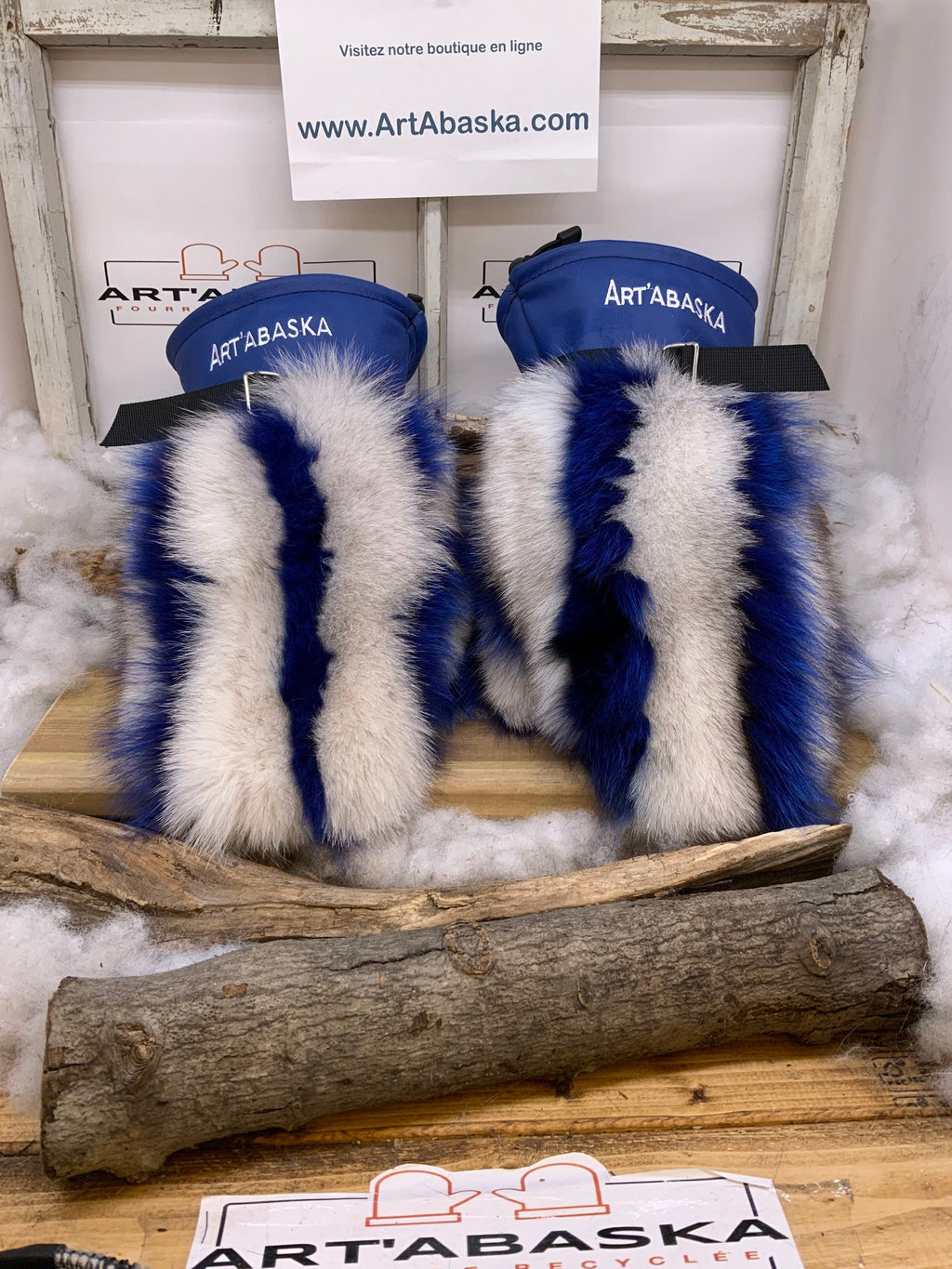 Mitaines Germaine Large – Édition artistique patchwork renard bleu norvégien cousu une à une, cuir bleu & rouge – fait main Québec