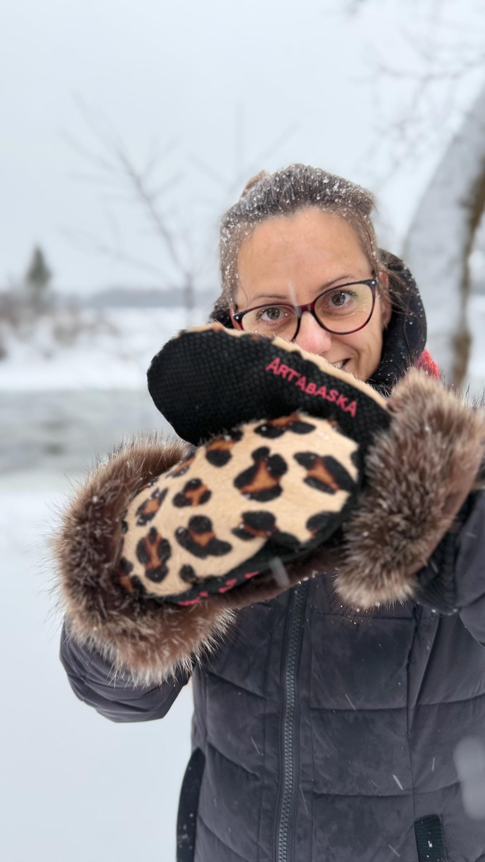 Mitaines de ville Large Armande en fourrure recyclée – Faites à la main au Québec – Légères, élégantes, confort urbain – ArtAbaska