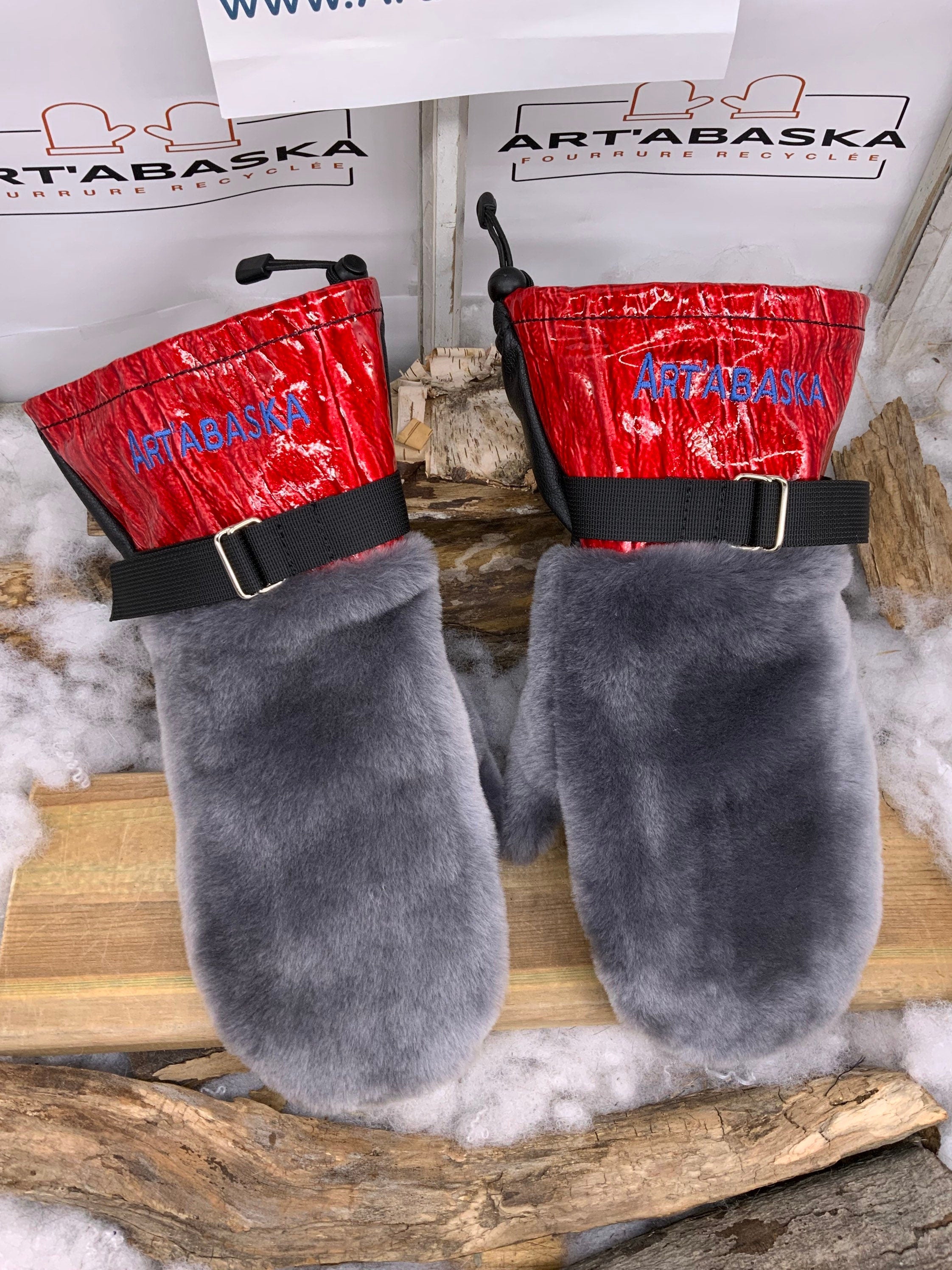Mitaines Léontine Large mouton rasé gris bleu cuir noir rouge embossé ArtAbaska fait à la main Québec