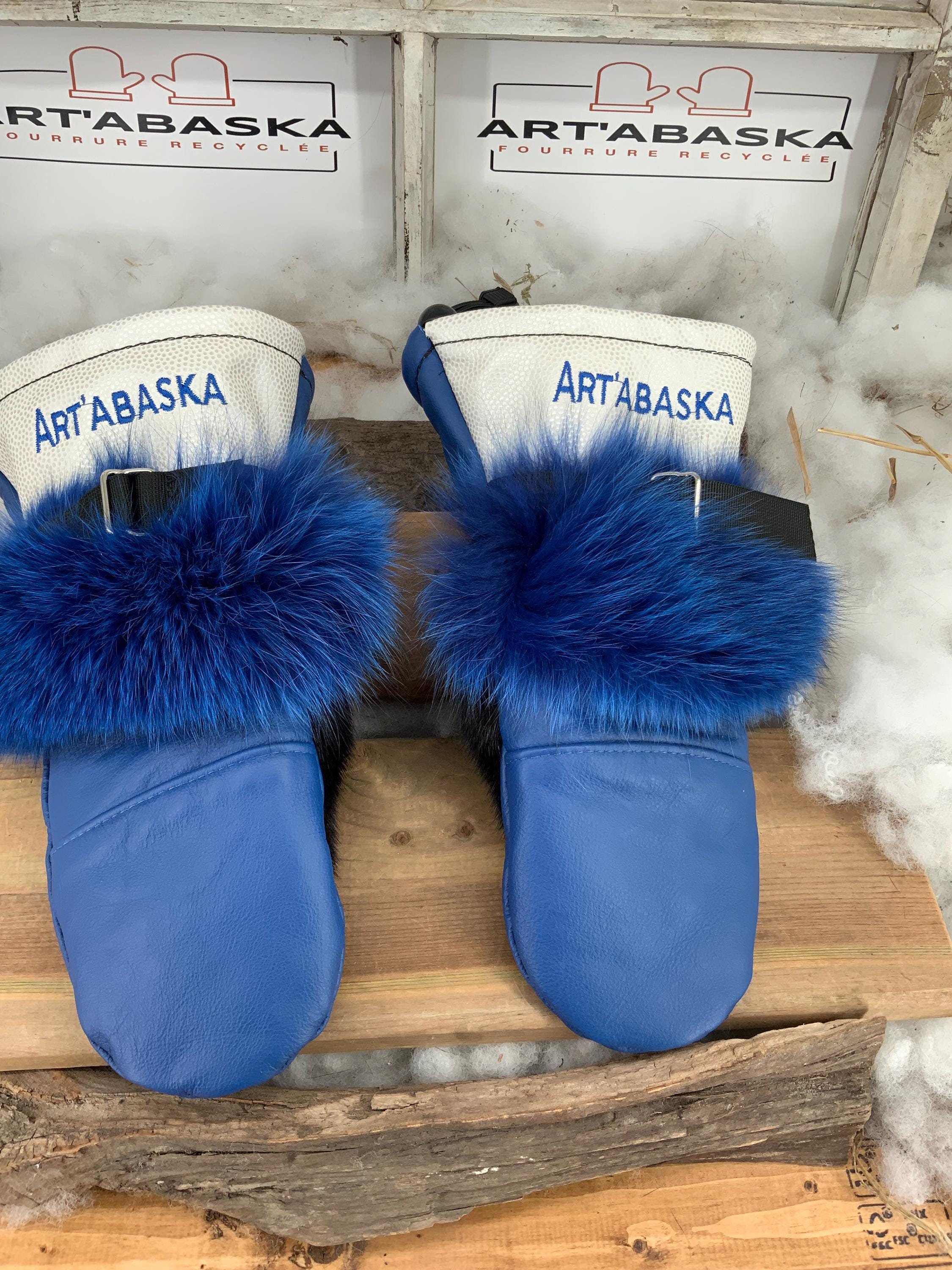 Mitaines Yvonne Medium - Cuir et fourrures recyclées renard bleu et cuir bleu blanc, pièce unique élégante fait à la main Québec