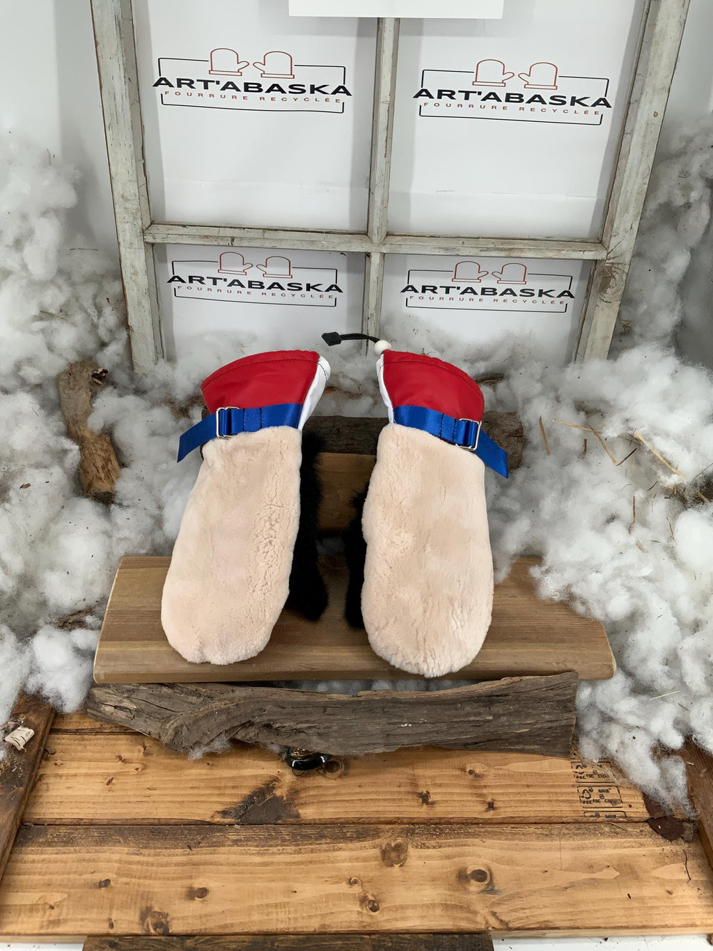 Mitaines Céline Small – Cuir & fourrures recyclées bleu-blanc-rouge, doublure amovible, pièce unique faite à la main Québec