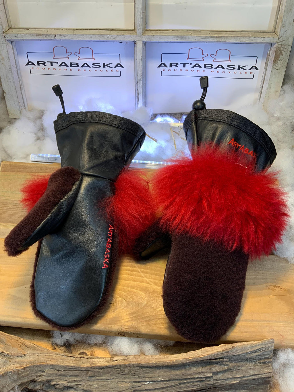 Mitaines Albertine Medium - Fourrure rouge vif et bourgogne, mouton rasé et naturel recyclé, cuir italien noir, fait à la main Québec