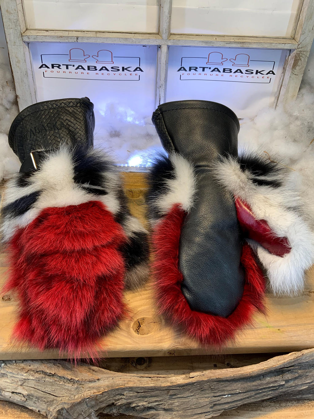 Mitaines Les Berthe – Large, patchwork renard recyclé rouge et noir/blanc, cuir italien chevron et cuir Nickels rouge, fait main au Québec
