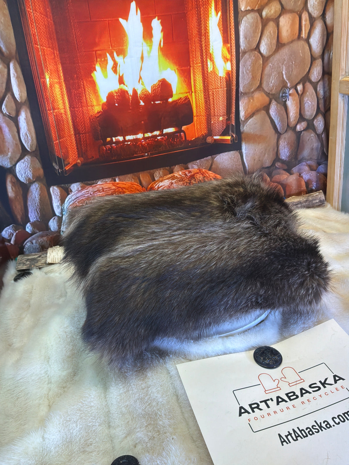 Coussin décoratif Marie en fourrure recyclée de Chat Sauvage