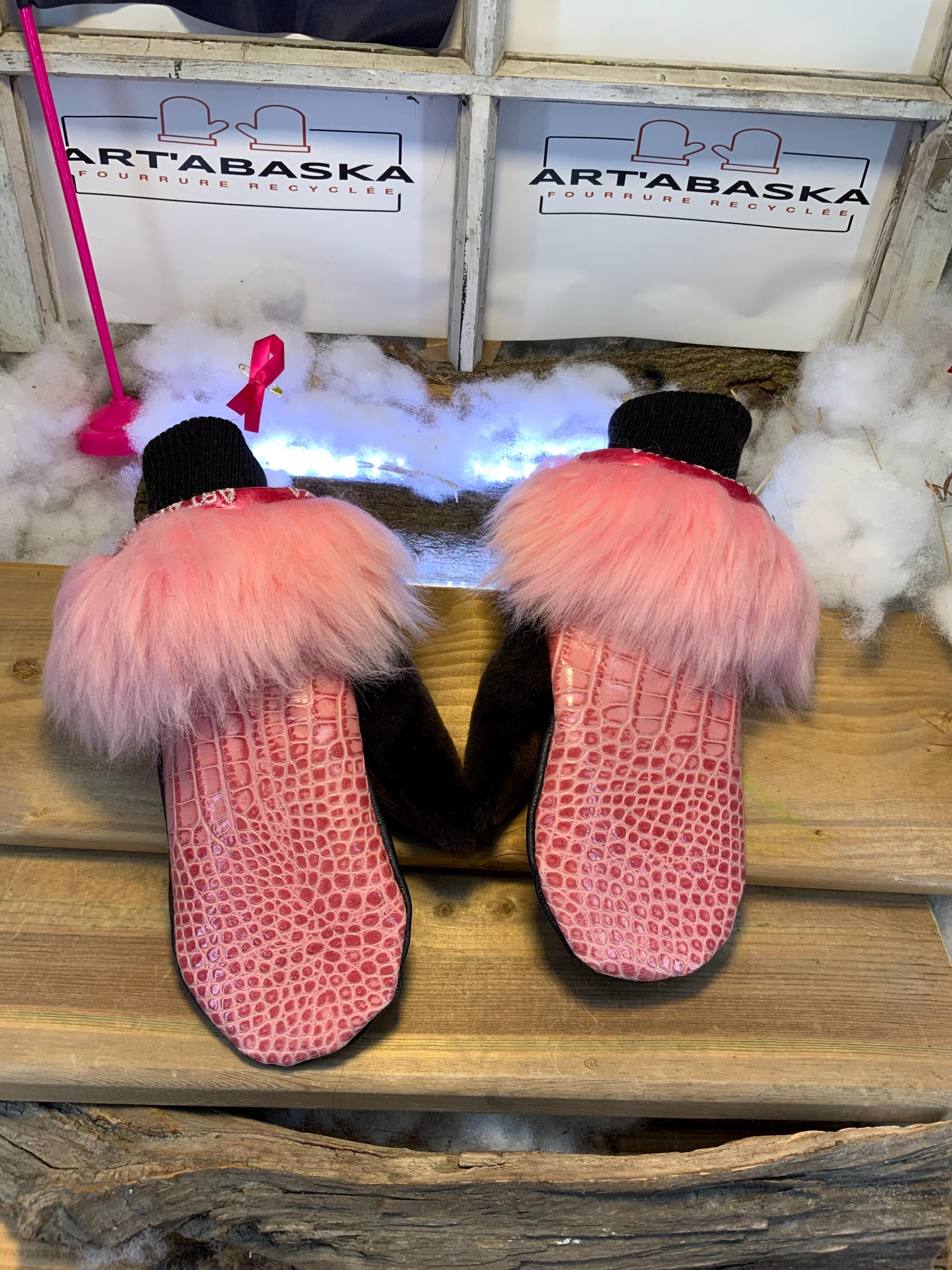 Mitaines de ville Antoinette faites à la main au Québec en fourrure recyclée avec cuir texturé rose grandeur Large